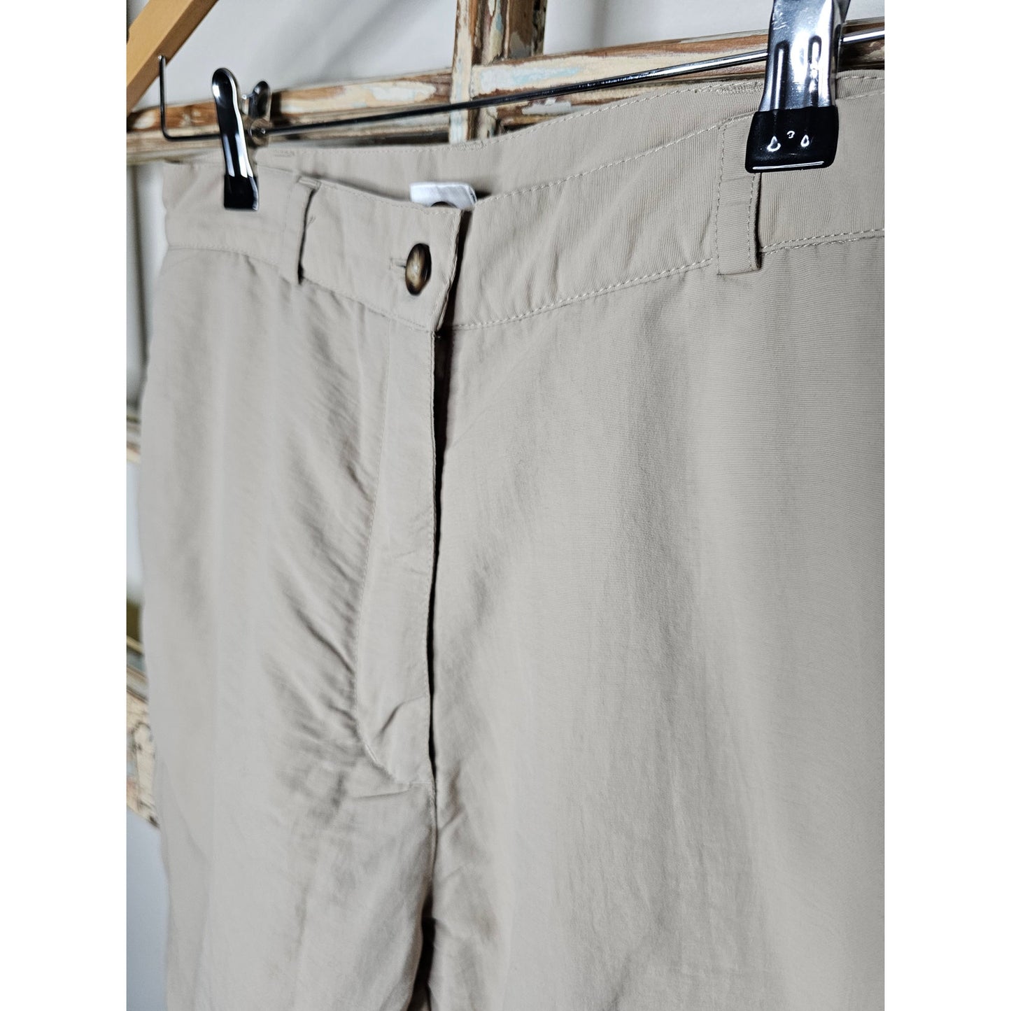 The North Face Khaki Nylon Straight Leg Pant with Fleece lining size 8