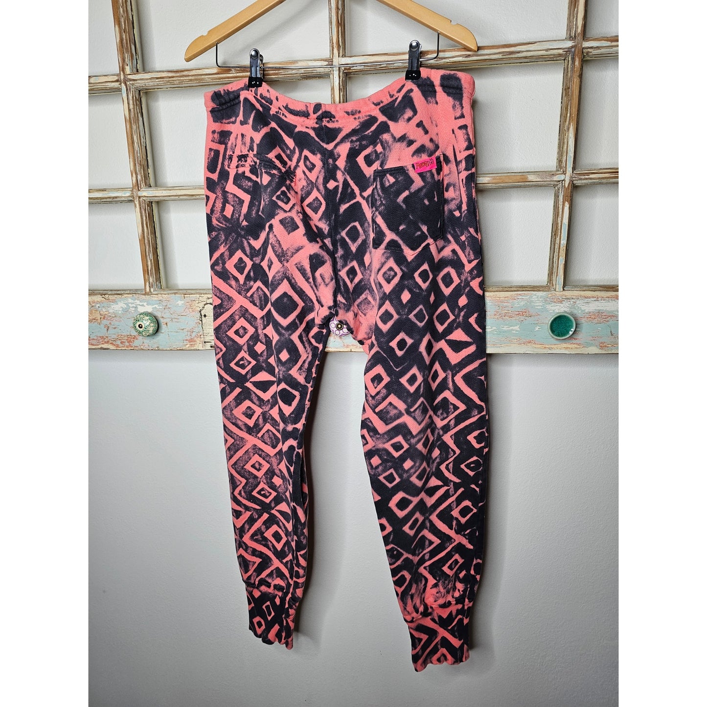 NWOT Mowgli Surf Tribal Print Cotton Jogging Pants Ladies size Large