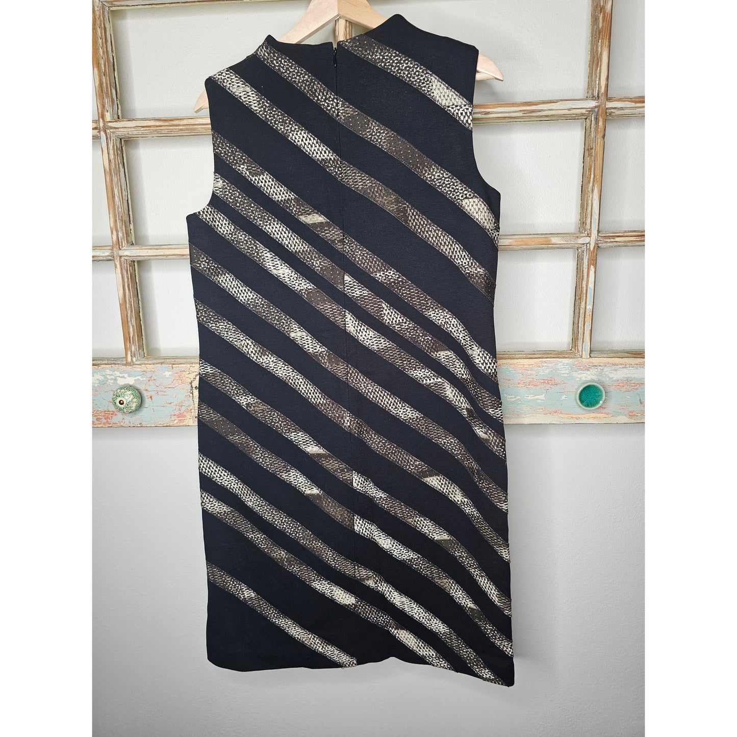 WORTH New York Black Sleeveless W/ Snake Print Diagonal Stripe Size 8
