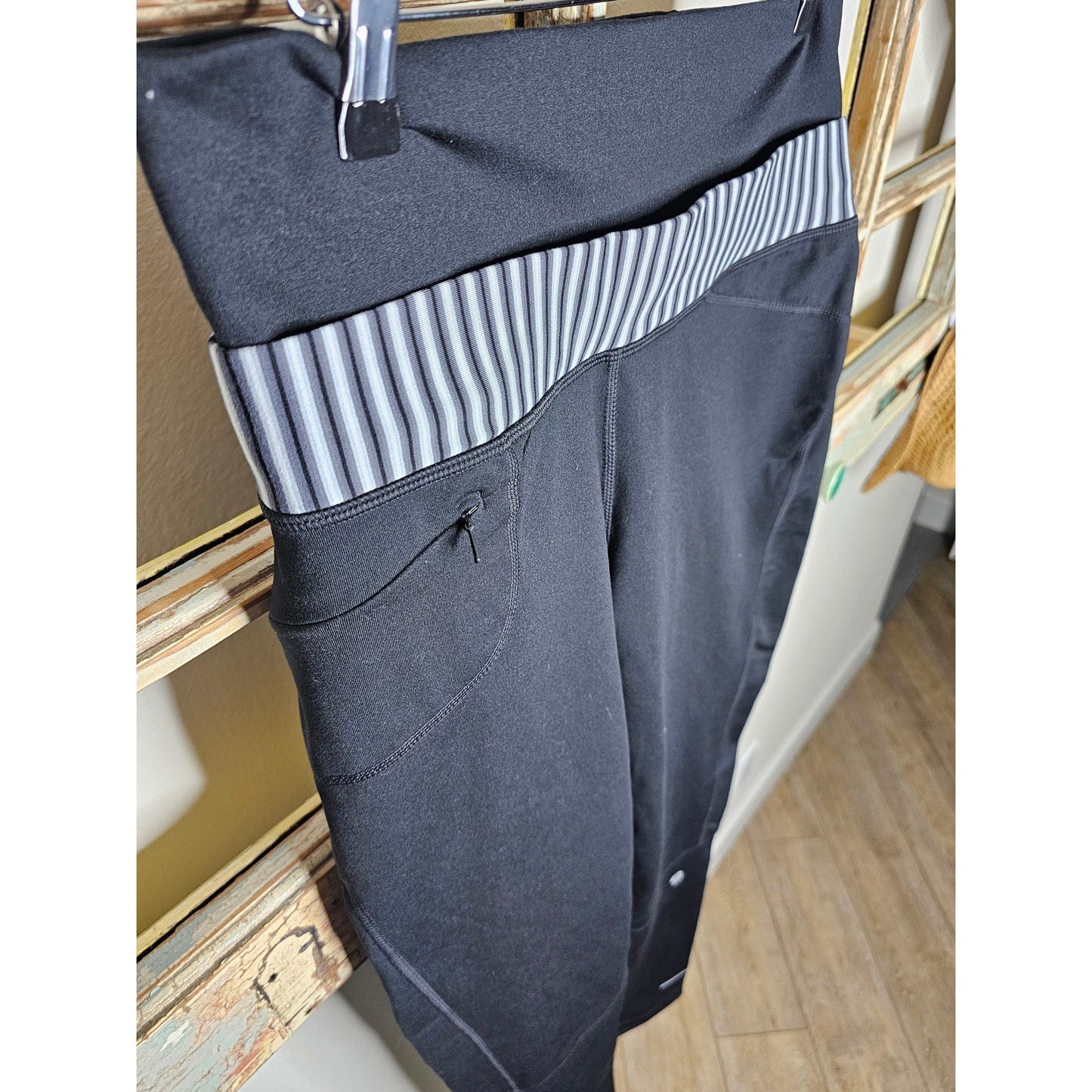 NWT Mountain Hard Wear Black Athletic Leggings Ladies size large