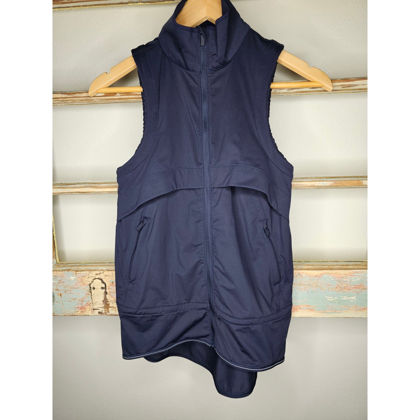 Lululemon Kicking Asphalt Vest Navy Ladies size 2