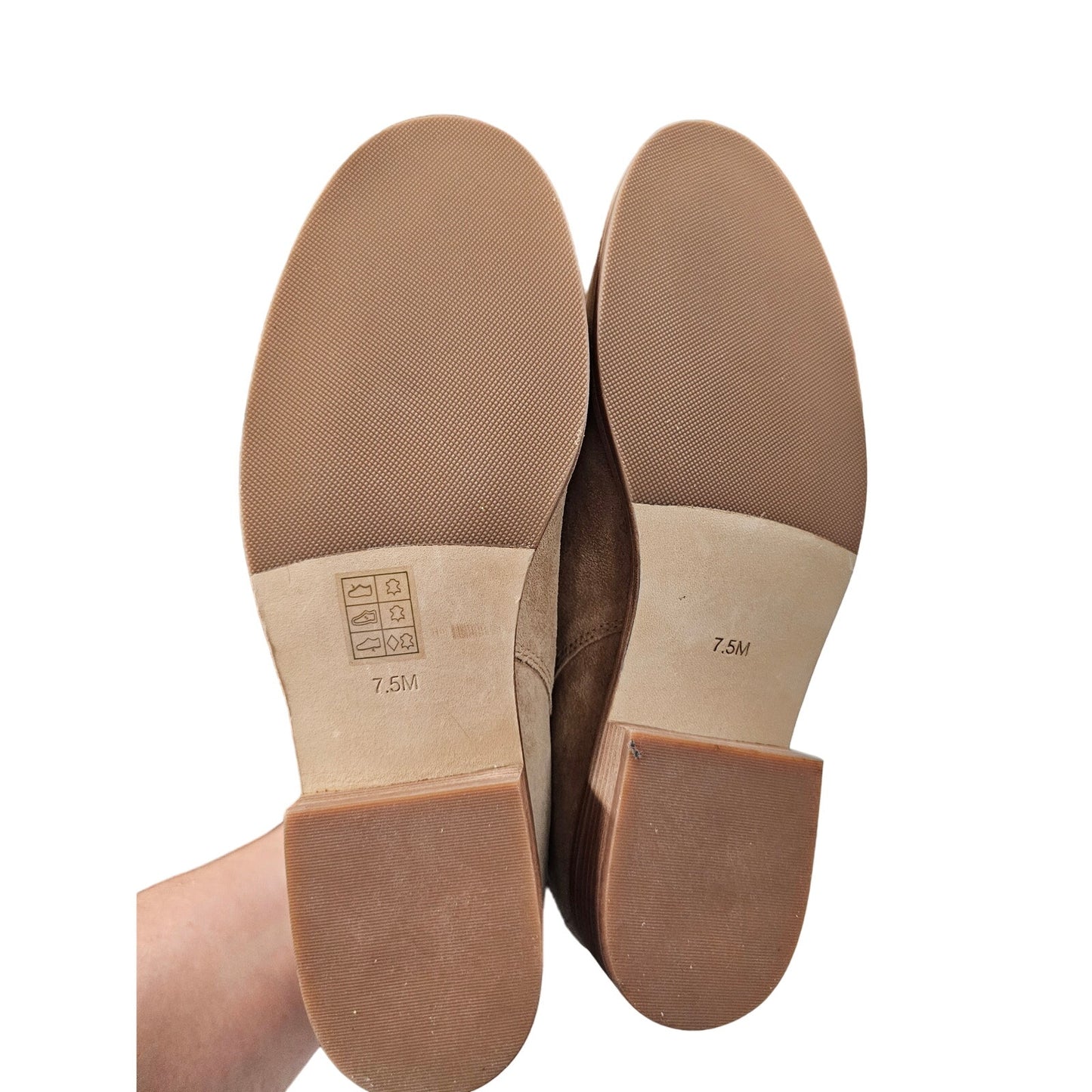 NWOB Tory Burch Brooke Ankle Bootie In Light Suede Ladies size 7.5