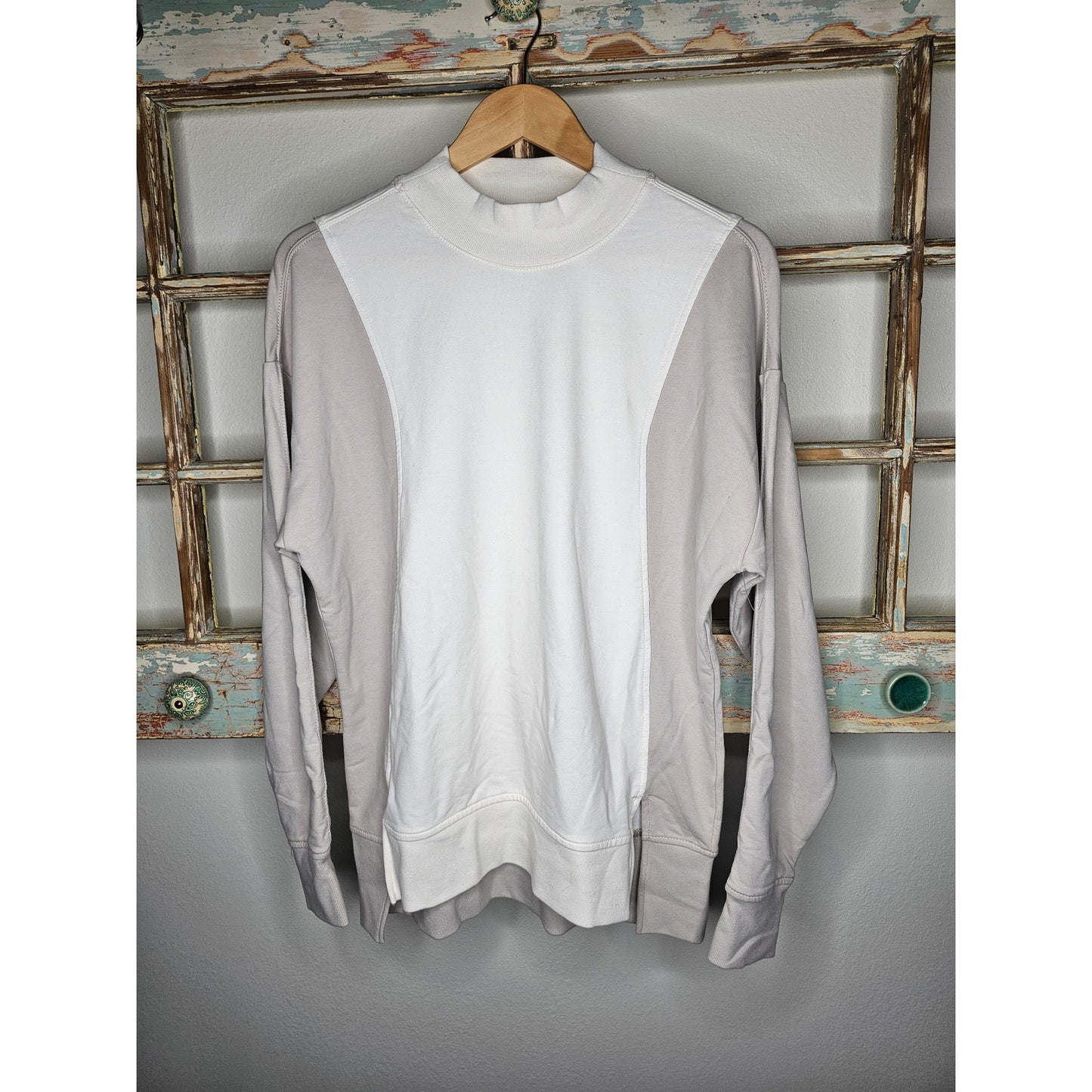 NWOT Athleta Ladies Neutral Block Sweatshirt Size Medium