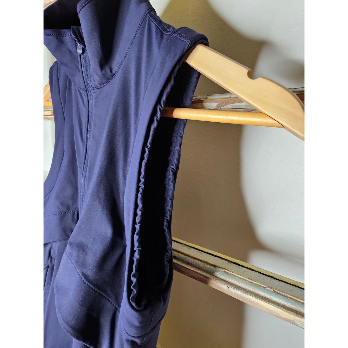 Lululemon Kicking Asphalt Vest Navy Ladies size 2
