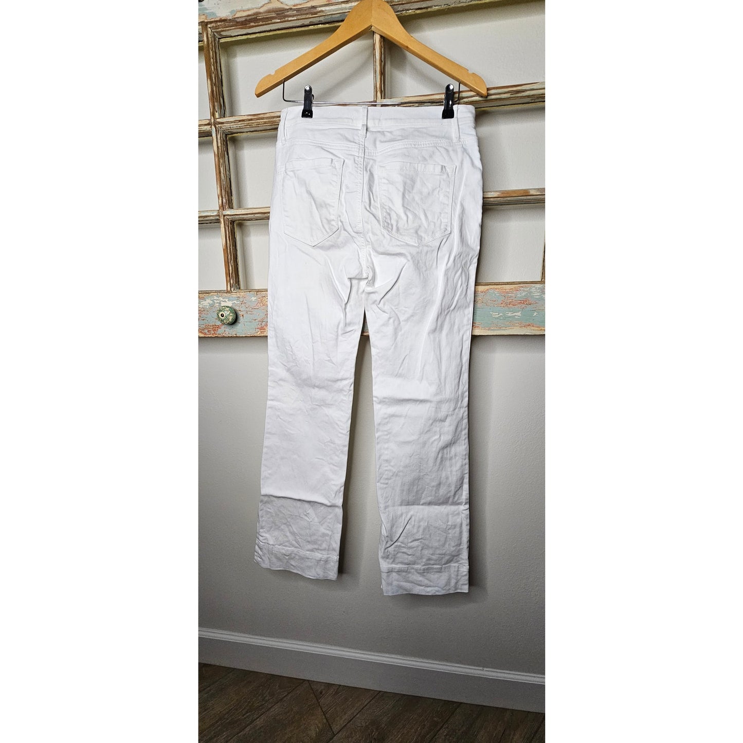 Loft White Slight Wider Leg Jeans with Pockets ladies size 6 / 28