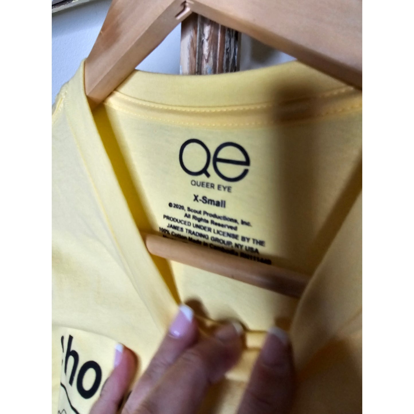 NWT Queer Eye " Choose Happiness" Yellow Tee-Shirt Men's Extra Small