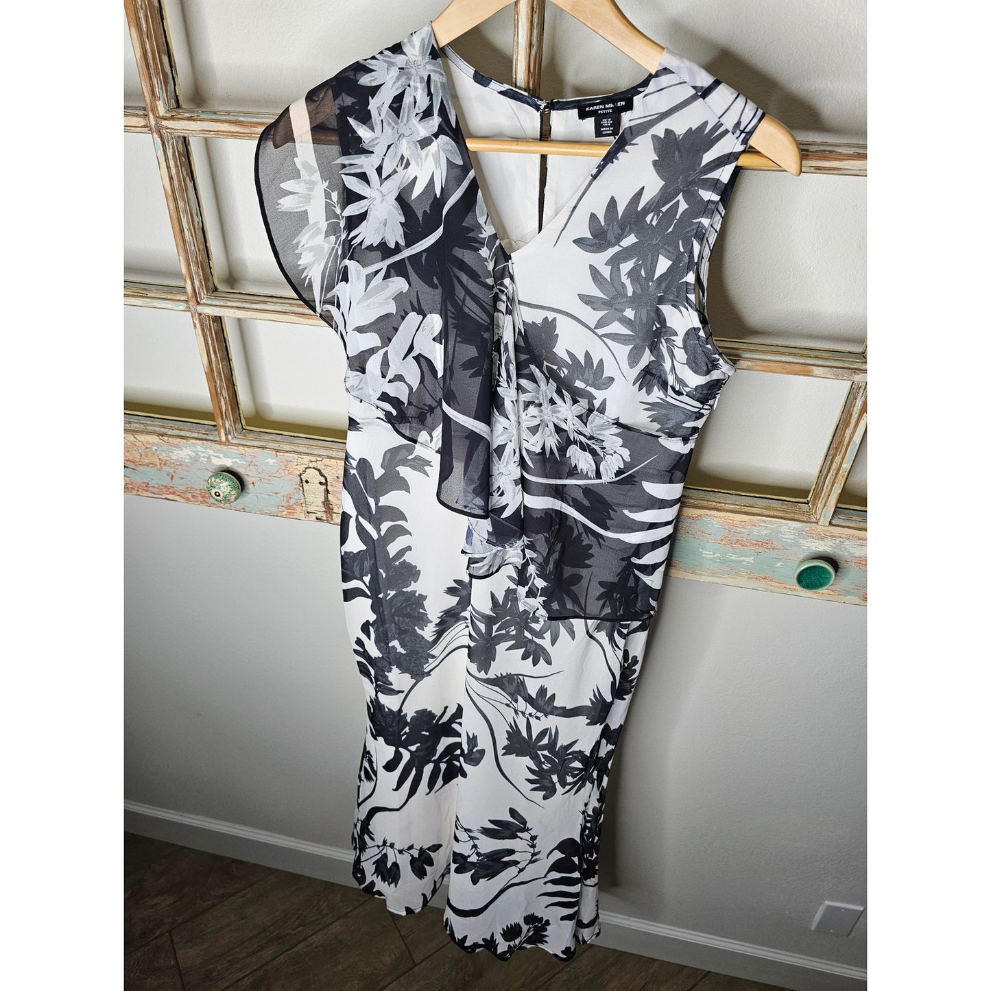 NWOT Karen Millen Floral Georgette Ruffle Front Midi Dress Ladies size Small
