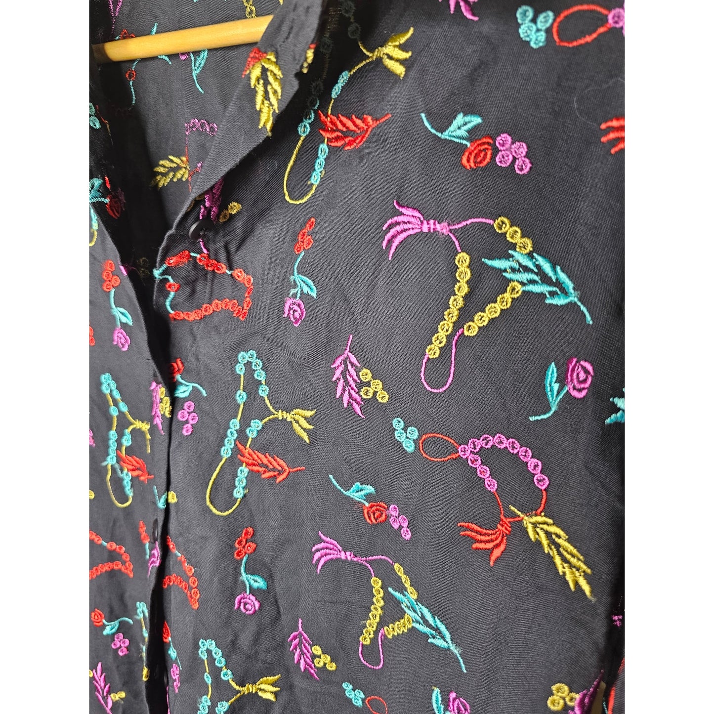 Vintage Diane Von Furstenberg NY Paris Embroidered Button Up size Large