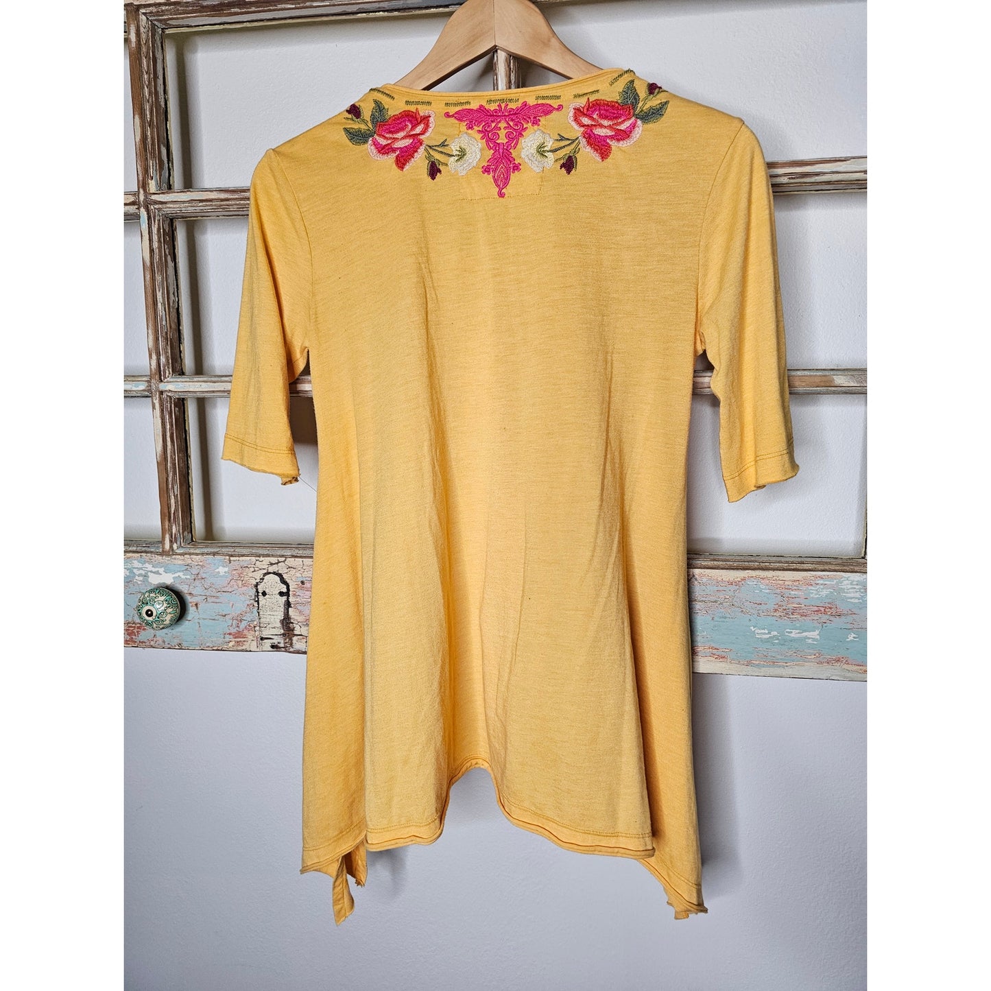 Johnny Was Los Angeles Cecilia Embroidered Ladies Tee Shirt Size XS