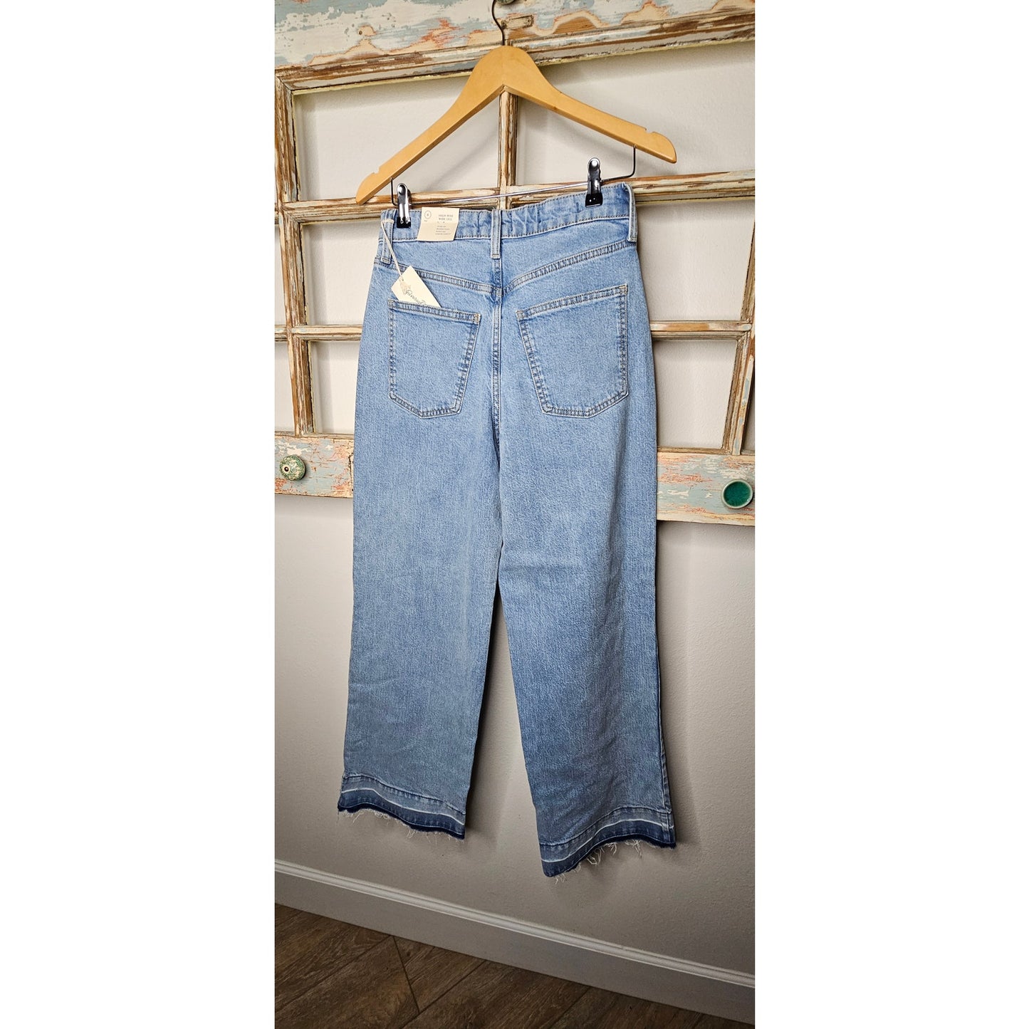 NWT High Rise Wide Leg Light Wash Jeans Ladies size 6R