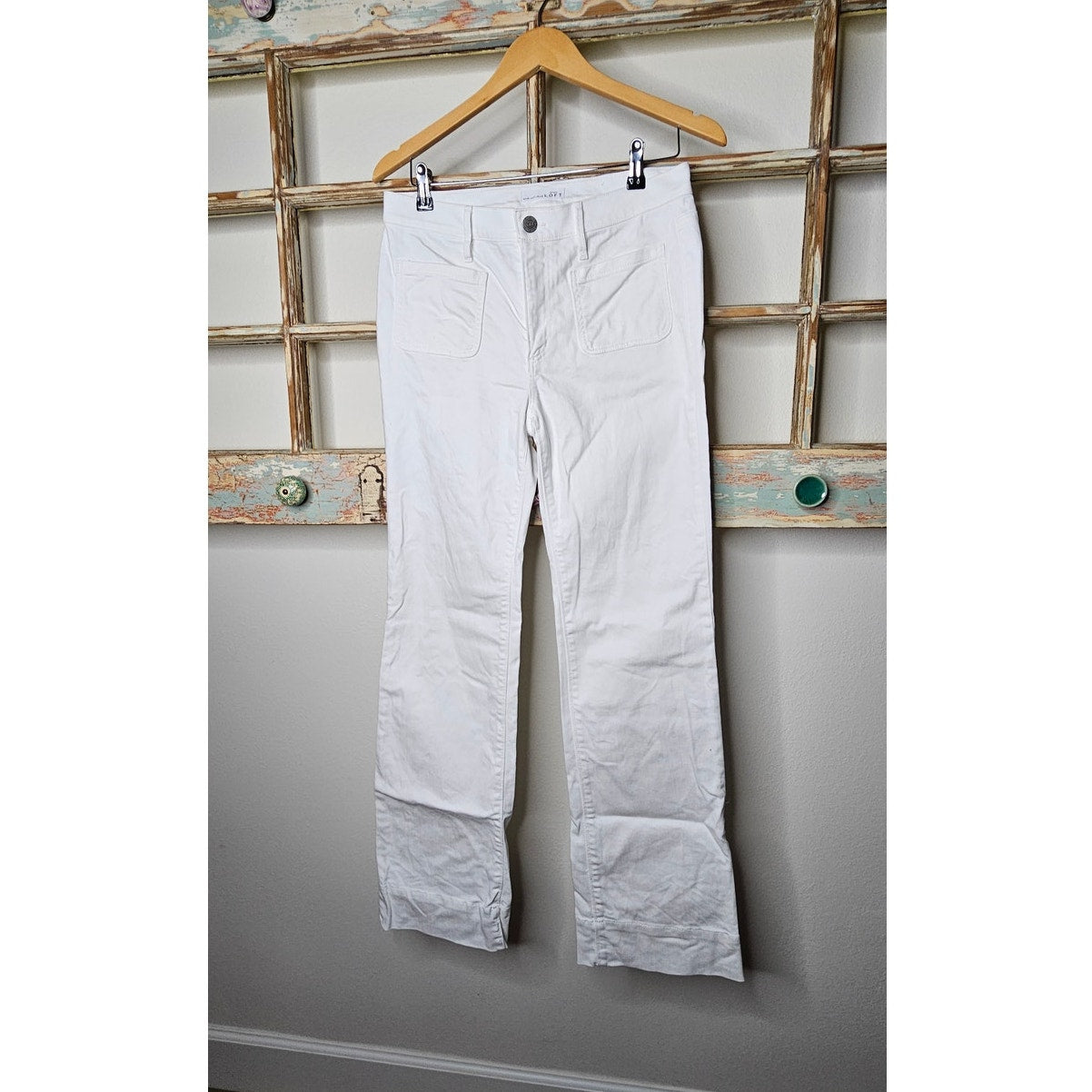Loft White Slight Wider Leg Jeans with Pockets ladies size 6 / 28