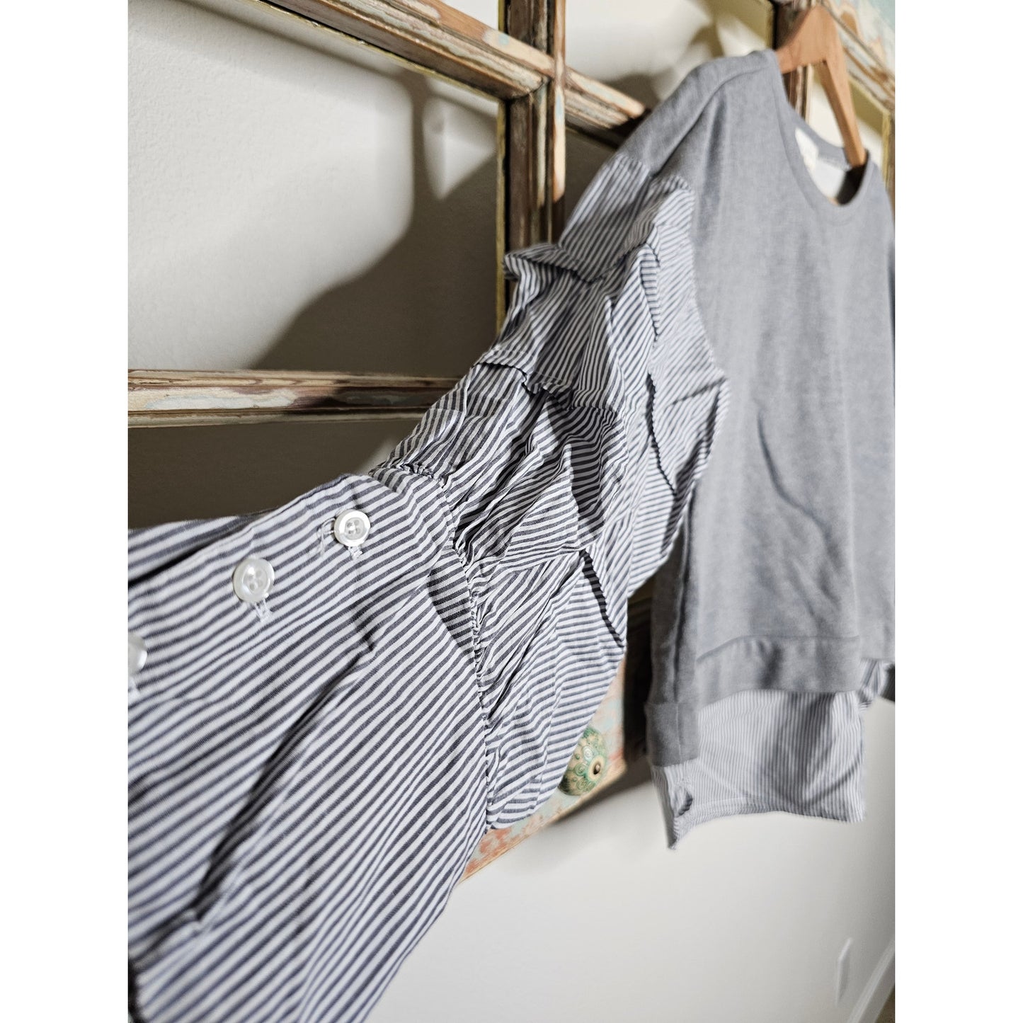 Mello Day Rushed Striped Sleeve W/ Grey Sweater 2PC Ladies size large