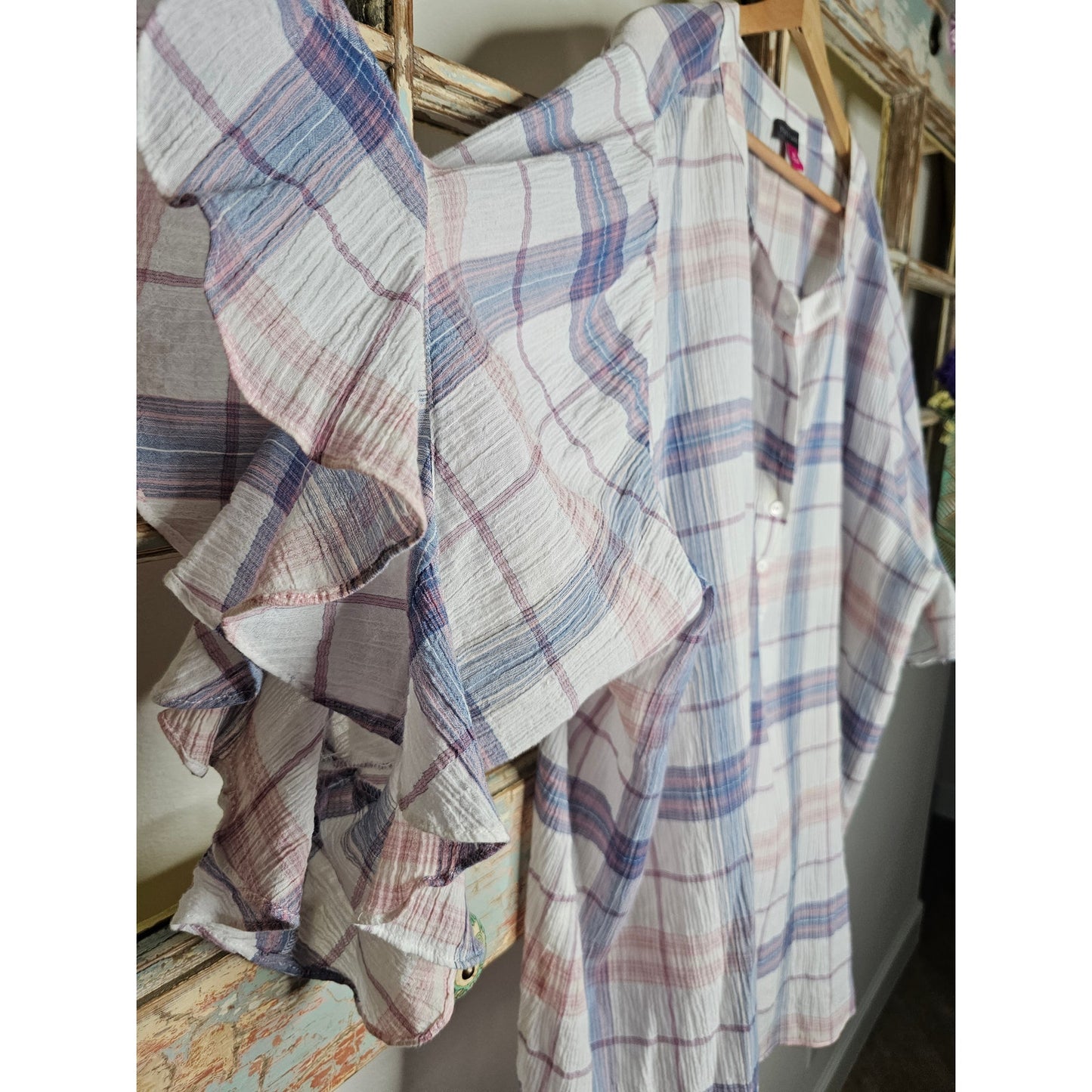 Vince Camuto Plaid ruffle sleeve and 1/2 button lightweight top size 3X