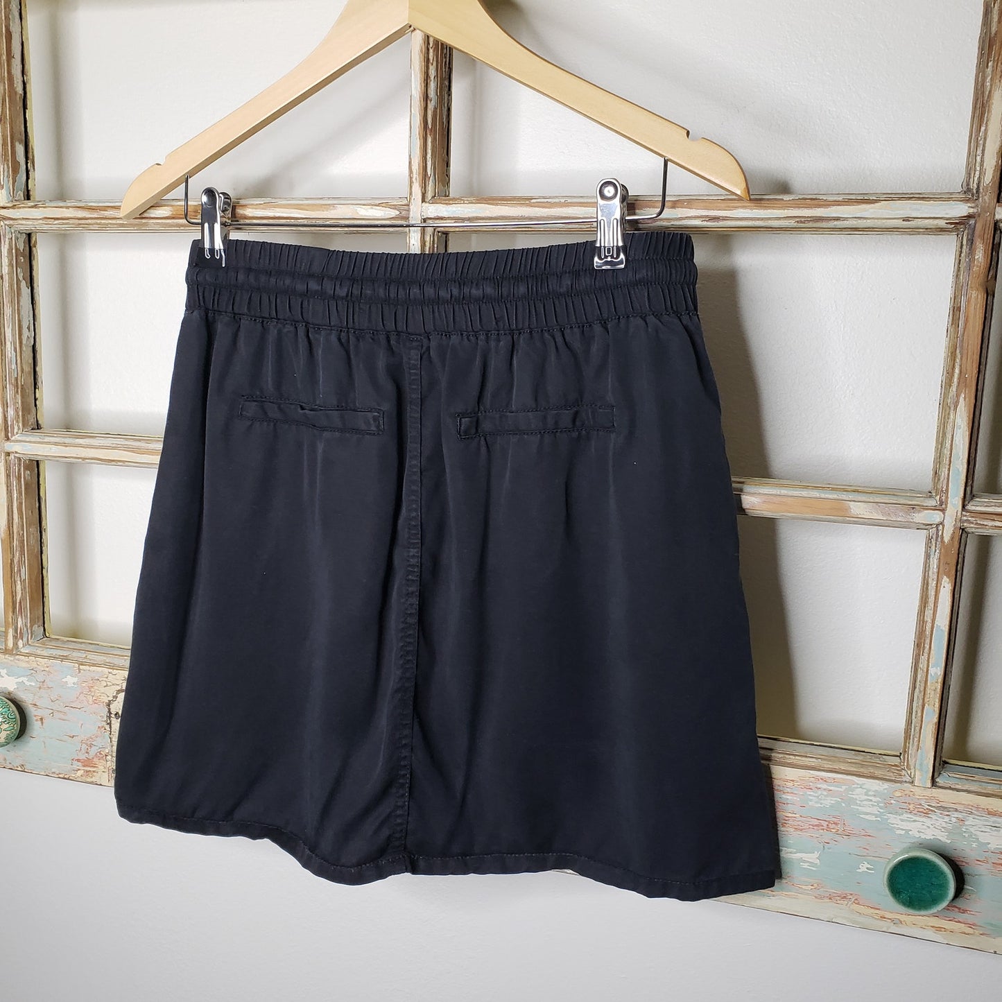 Tinseltown black elastic waist skirt size Medium