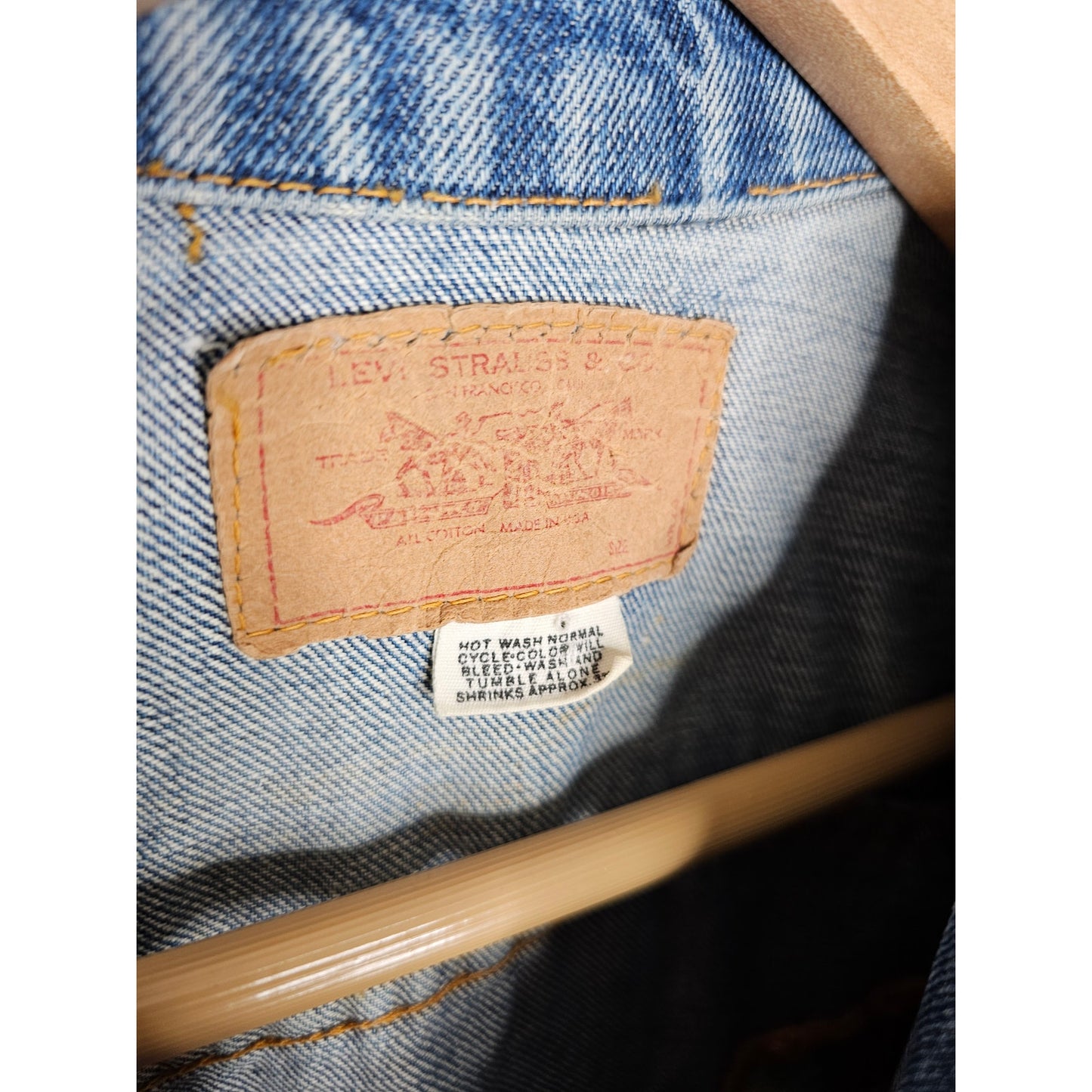 Vintage LEVIS Denim Jacket 1971 with embroidery Ladies size S/M
