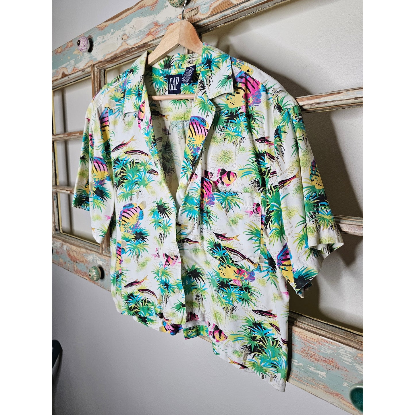 Vintage Gap Cropped Button-up Collared Tropical Top size Medium