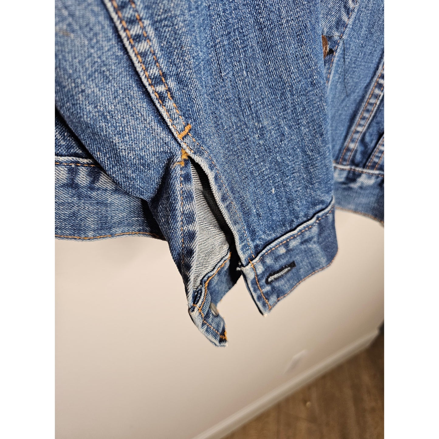 Vintage LEVIS Denim Jacket 1971 with embroidery Ladies size S/M