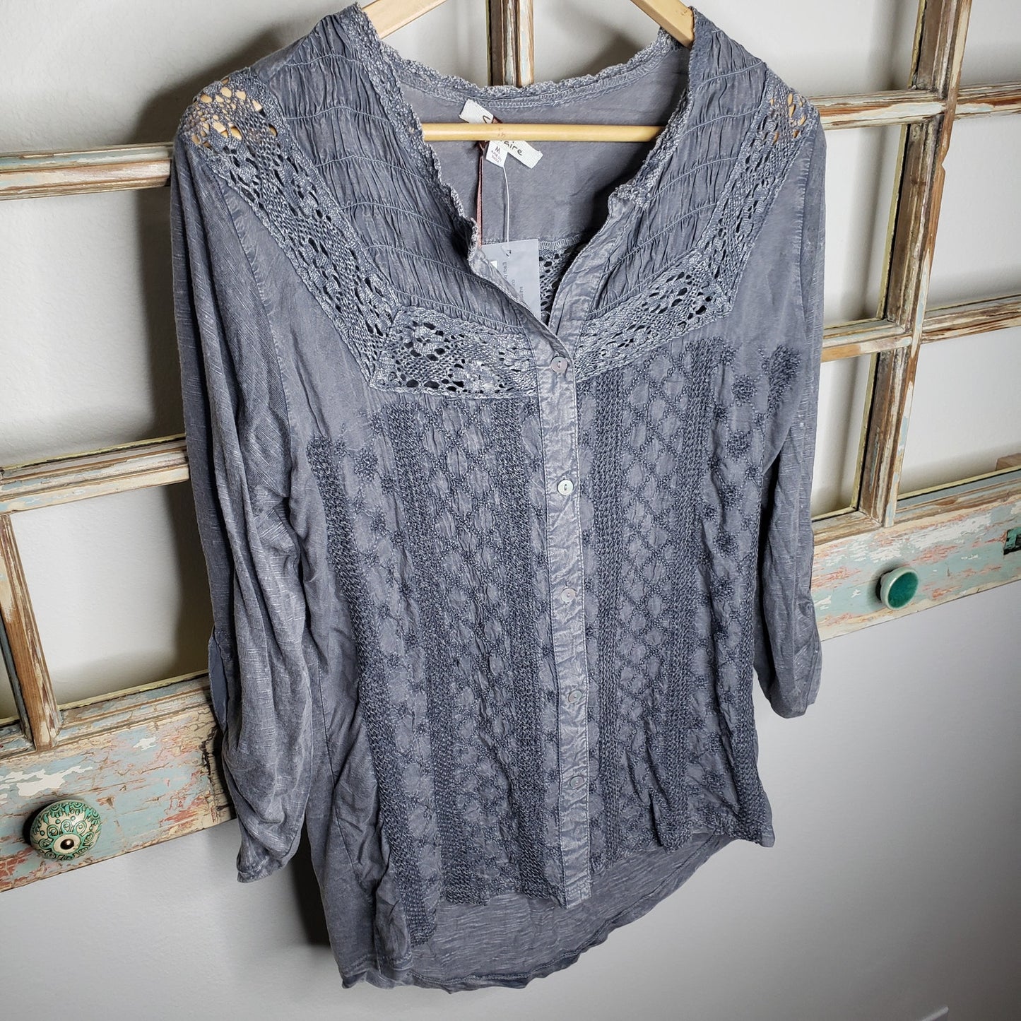 Solitaire BOHO lightweight grey top ladies size medium NWT