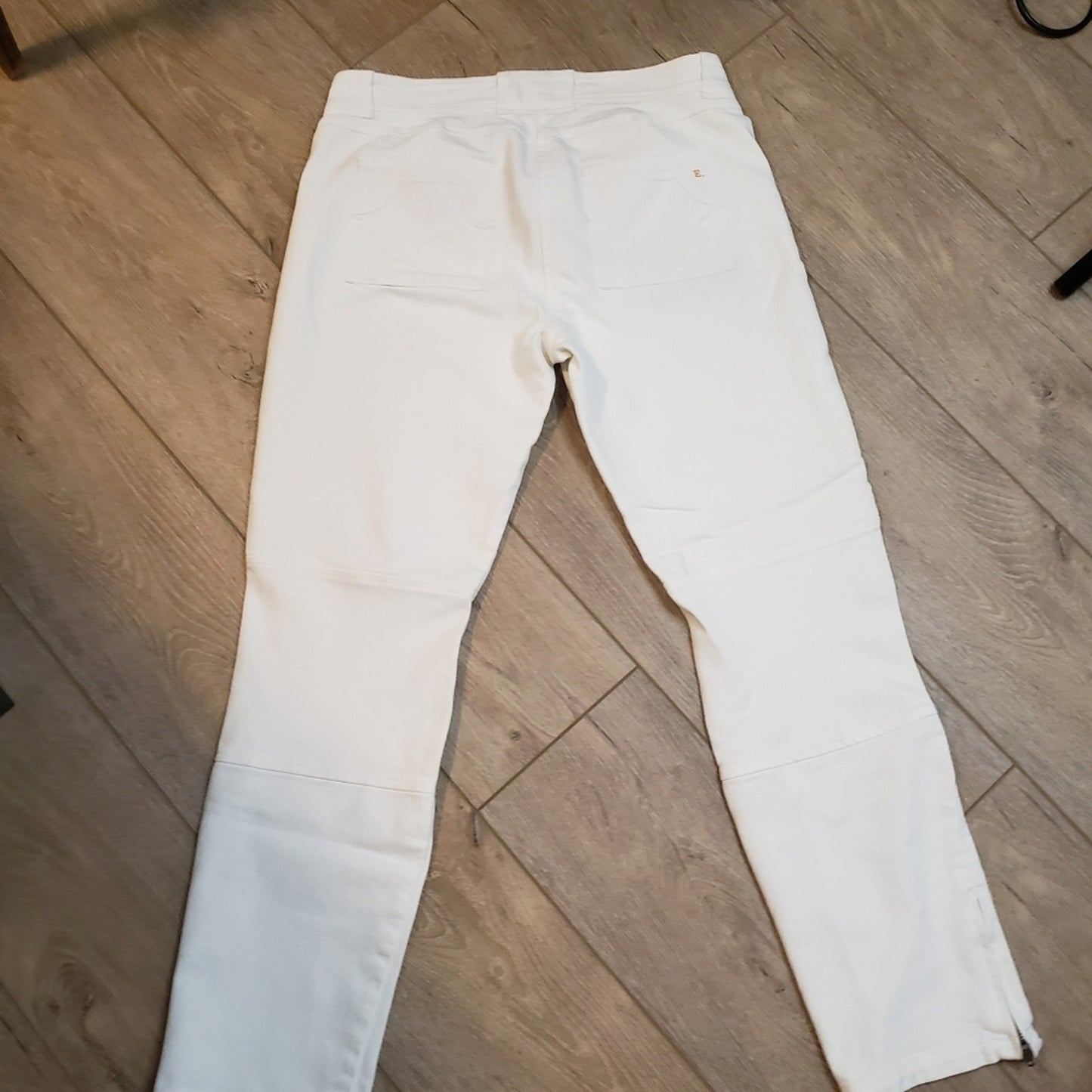 Emerson Fry size 4 Tapered white denim jeans with ankle zipper