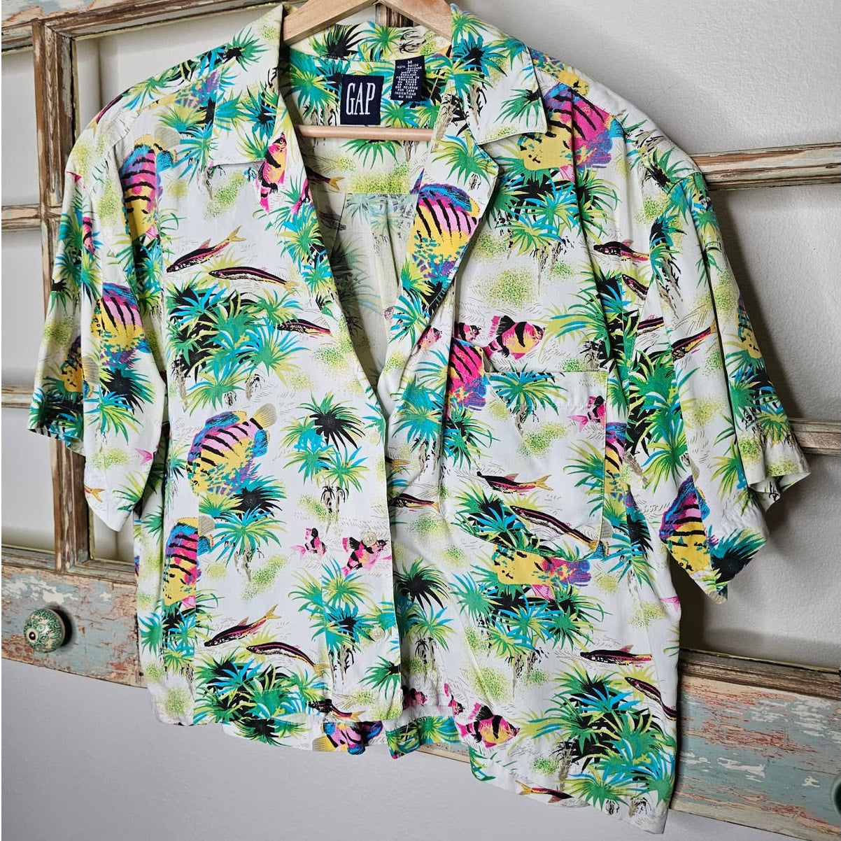 Vintage Gap Cropped Button-up Collared Tropical Top size Medium
