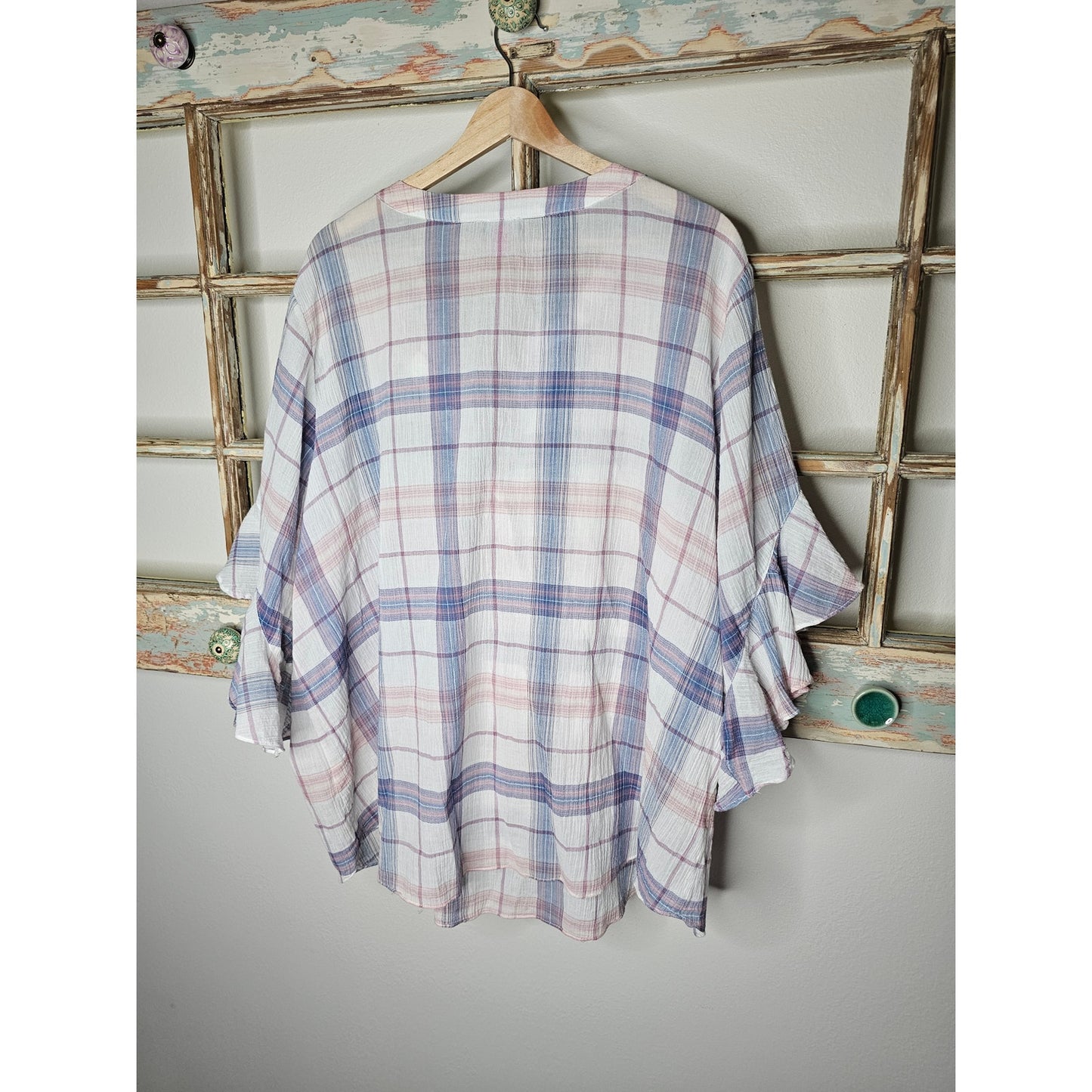 Vince Camuto Plaid ruffle sleeve and 1/2 button lightweight top size 3X
