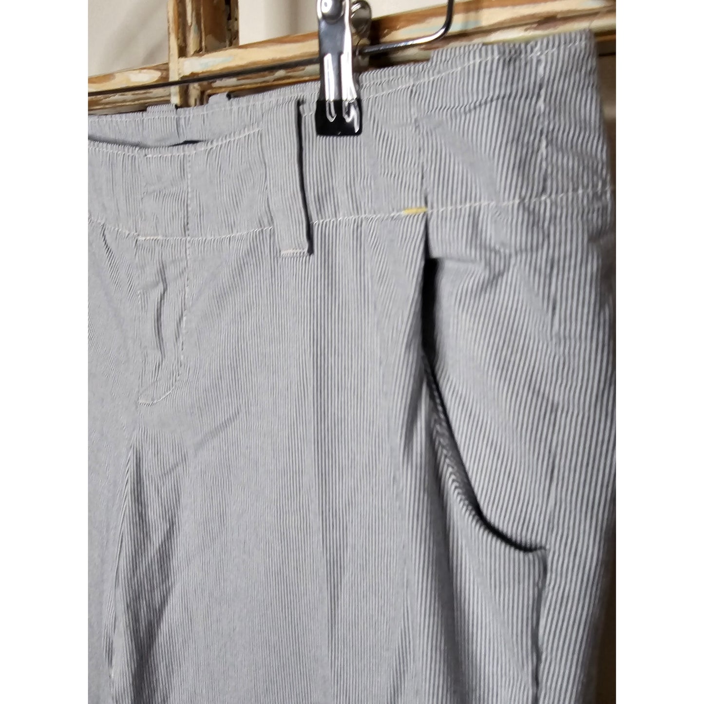 Gap Wide Leg Chino Style Pants Railroad stripe Ladies size 8 Long