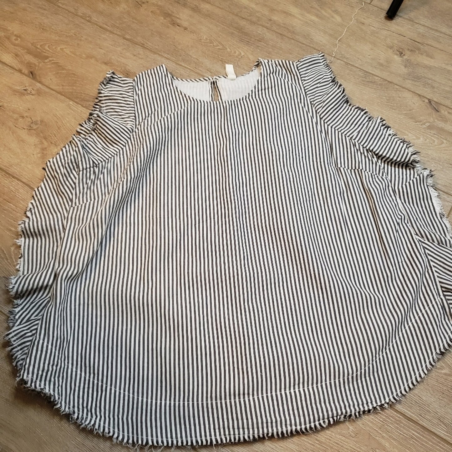 Elan ladies striped light weight top sz. Large