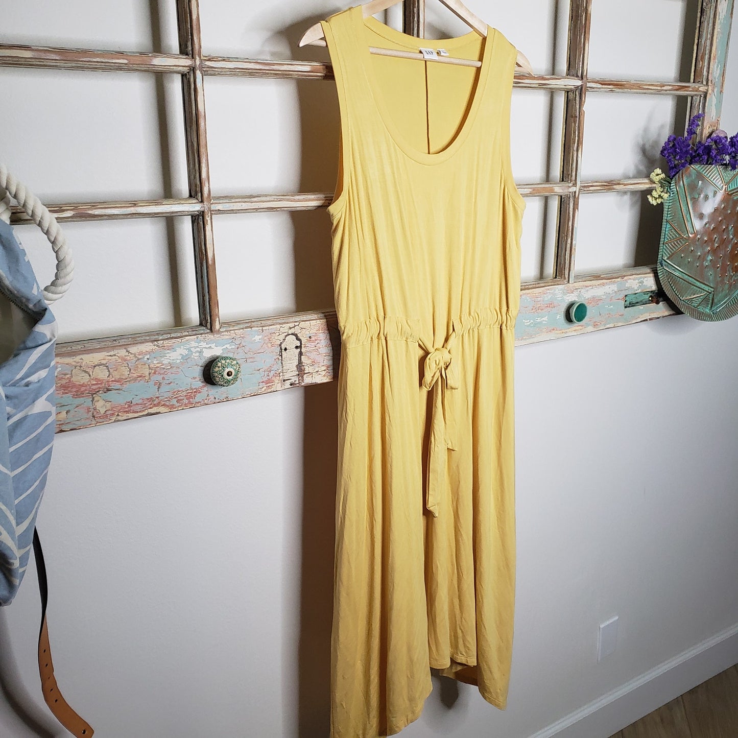 Gap NWOT Sleeveless Drawstring Midi dress with handkerchief hem size large