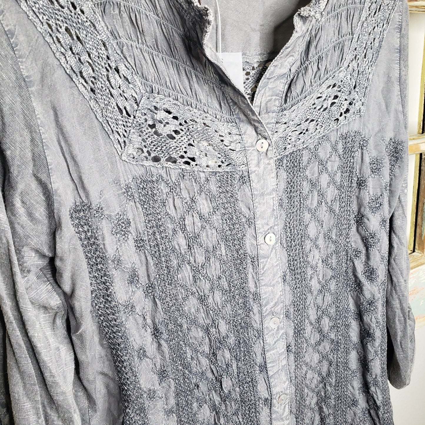 Solitaire BOHO lightweight grey top ladies size medium NWT