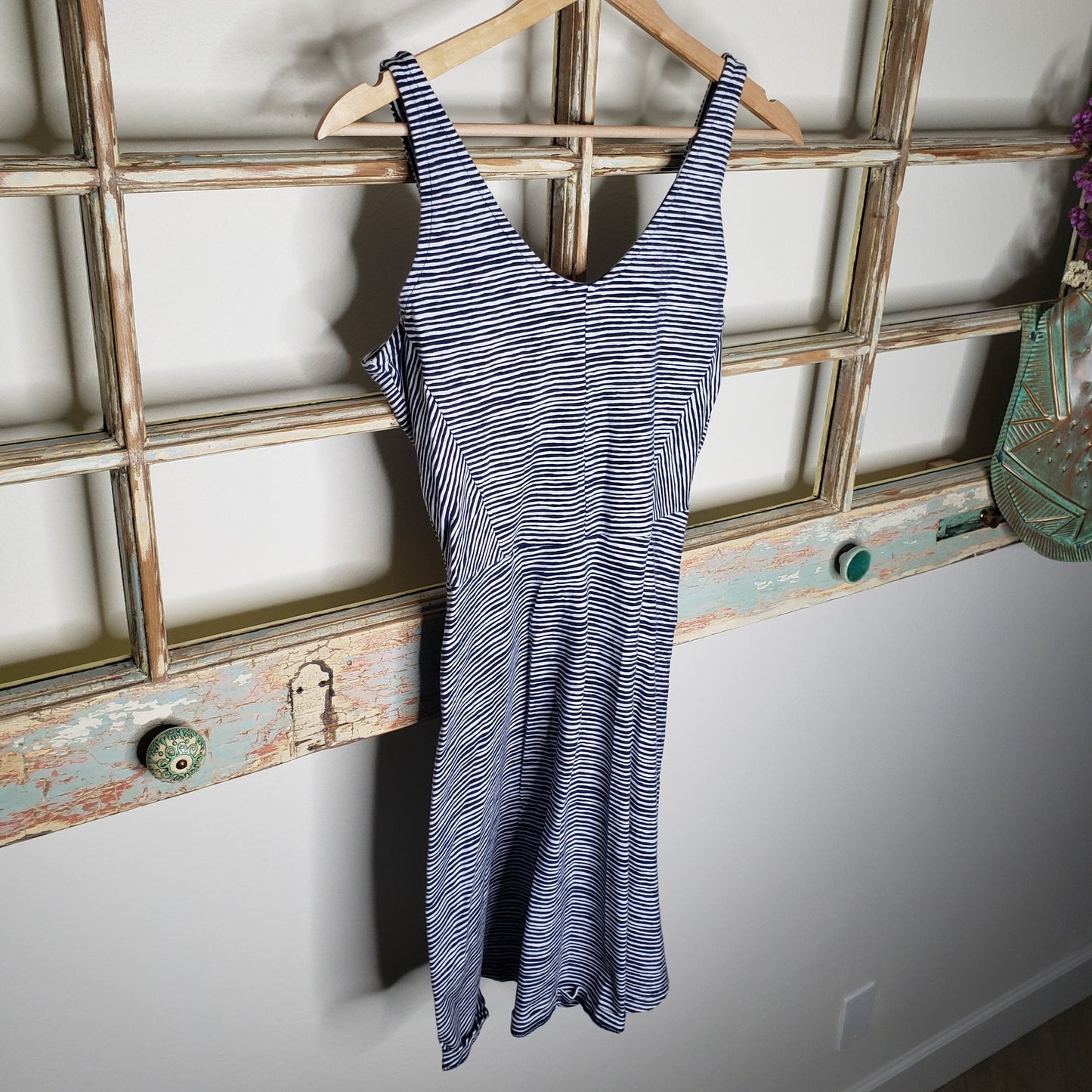 Old Navy Cotton/Spandex blue & White striped knit dress ladies size small