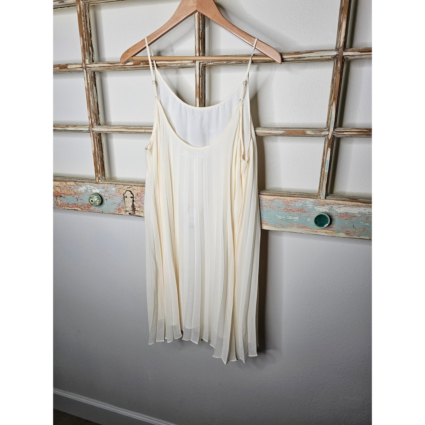 NWT BCBGeneration Women's Cream Flare Pleated Spaghetti Strap Dress size 16