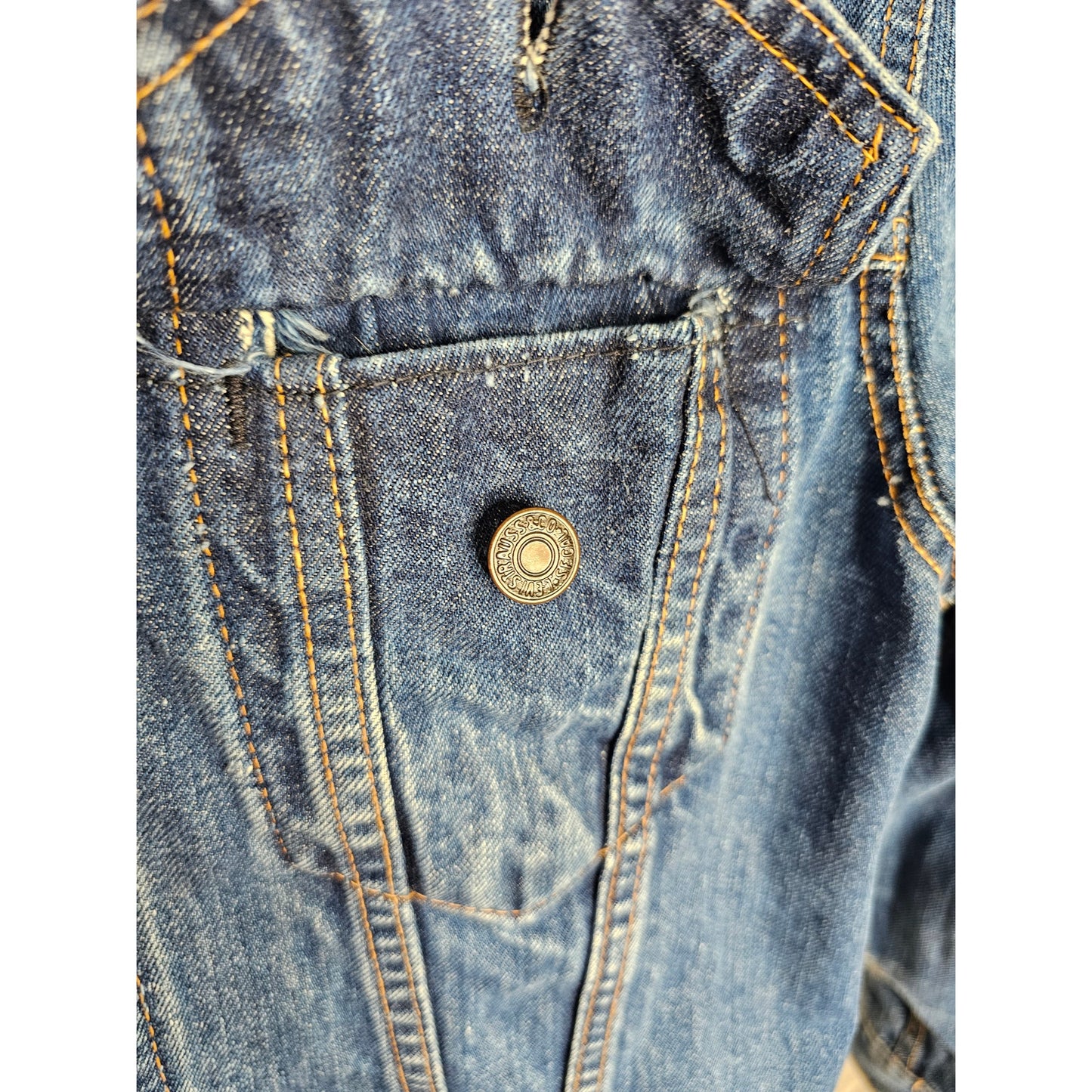 Vintage LEVIS Denim Jacket 1971 with embroidery Ladies size S/M
