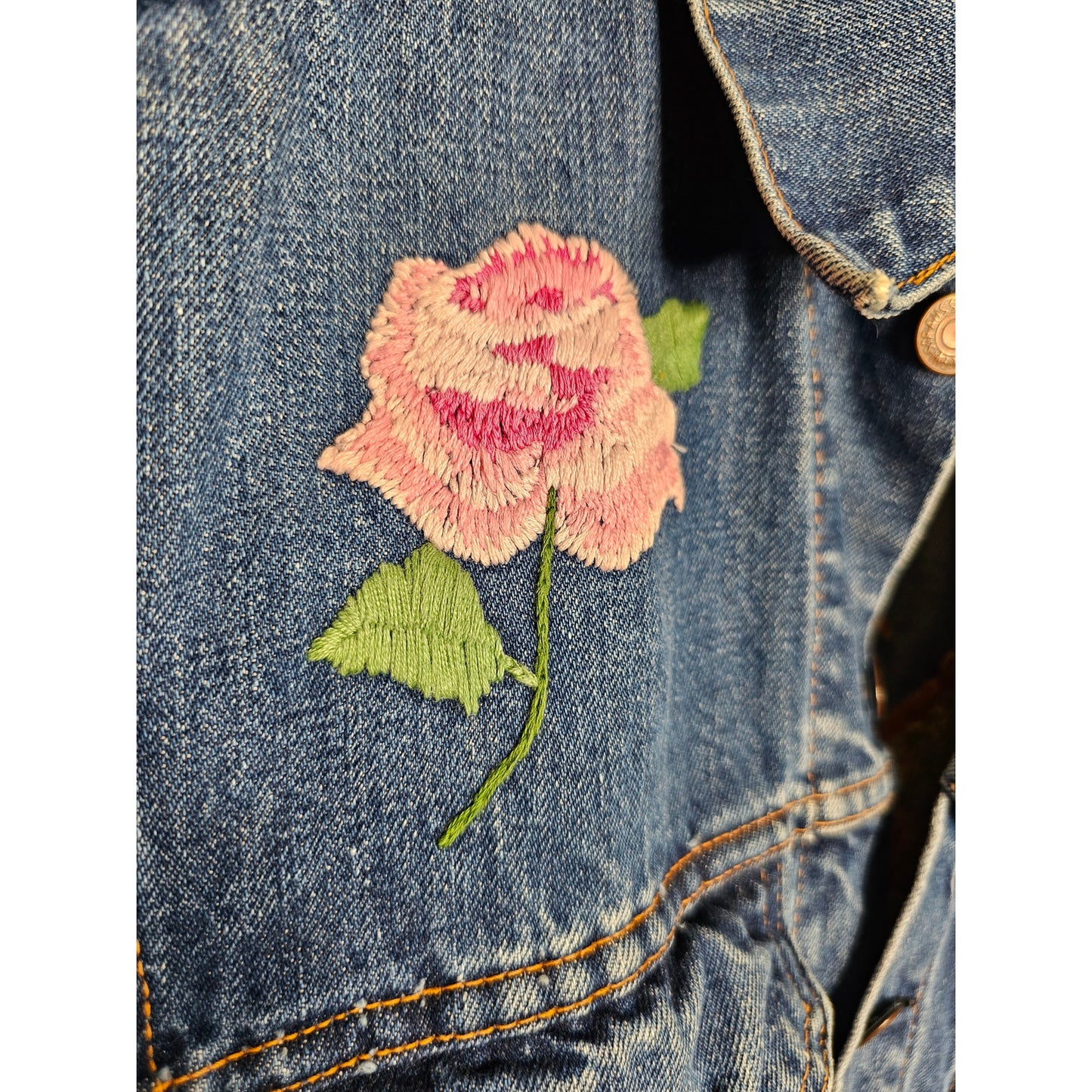 Vintage LEVIS Denim Jacket 1971 with embroidery Ladies size S/M