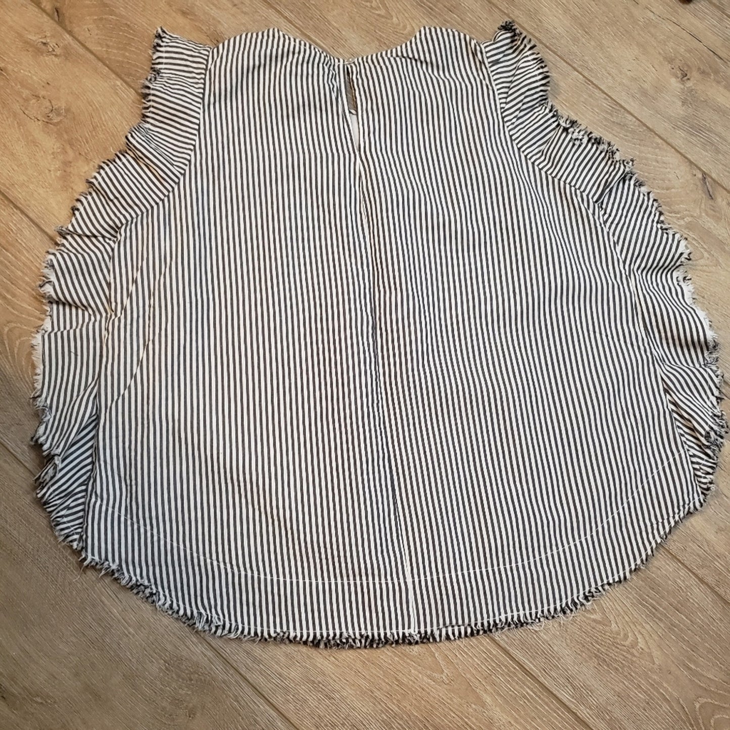 Elan ladies striped light weight top sz. Large