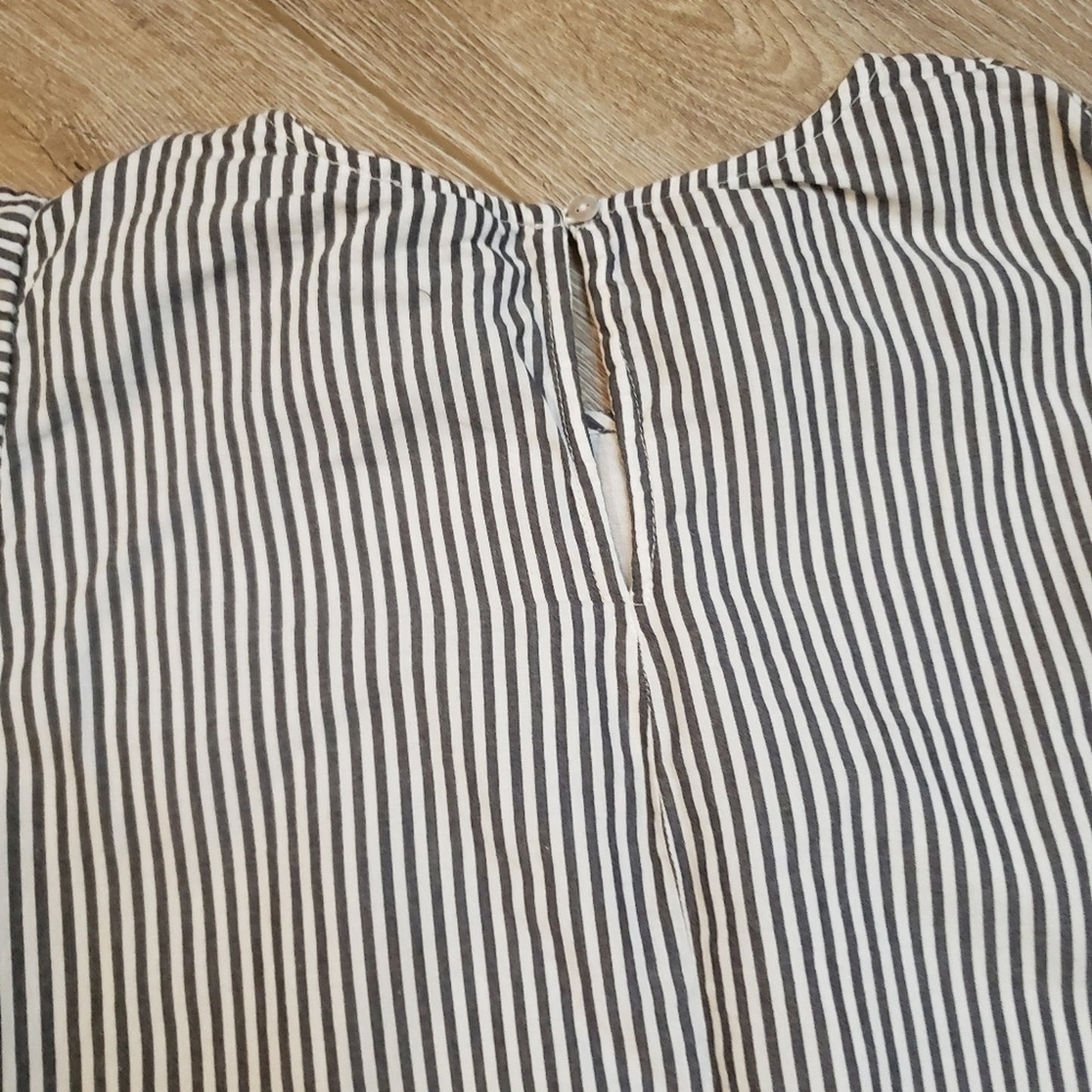 Elan ladies striped light weight top sz. Large