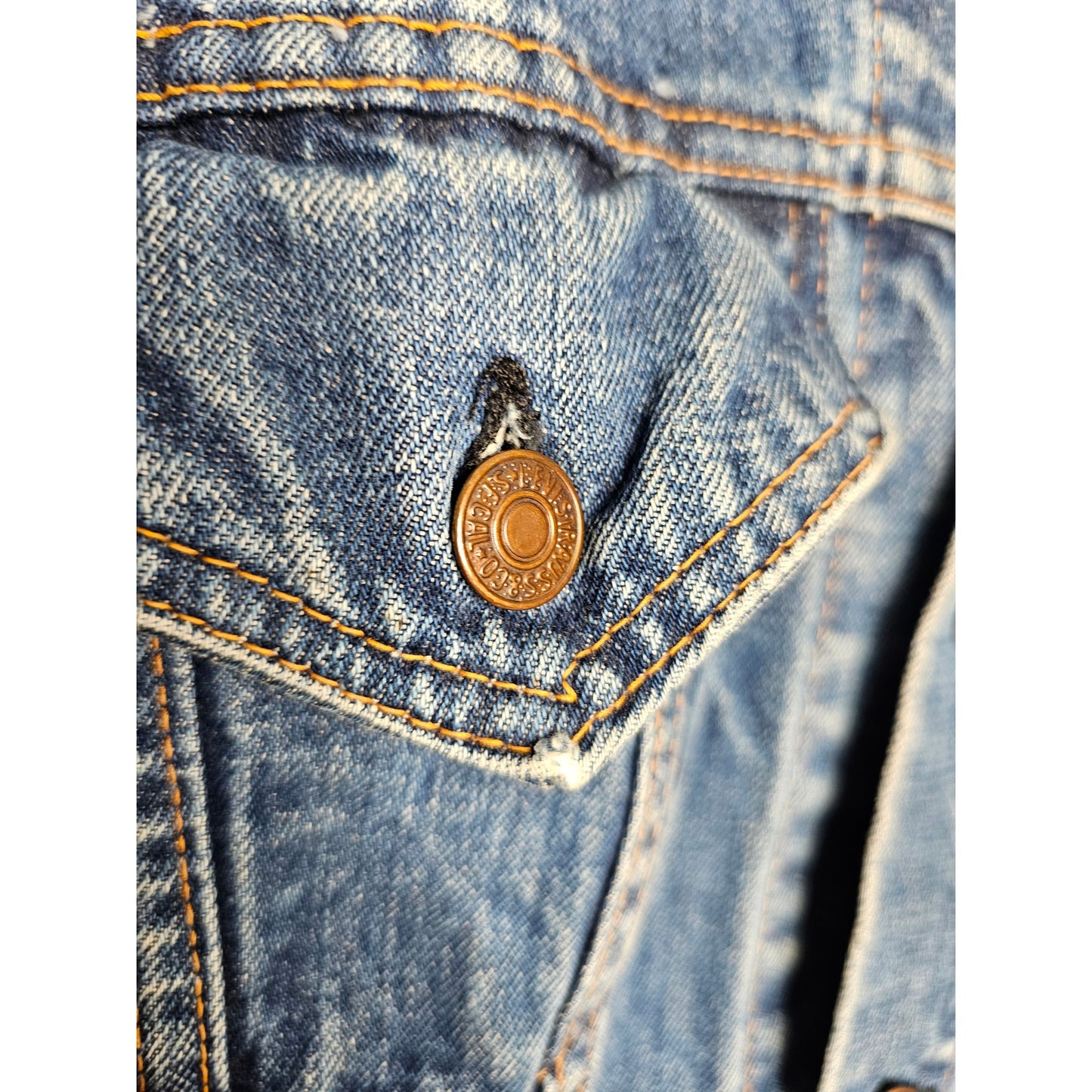 Vintage LEVIS Denim Jacket 1971 with embroidery Ladies size S/M