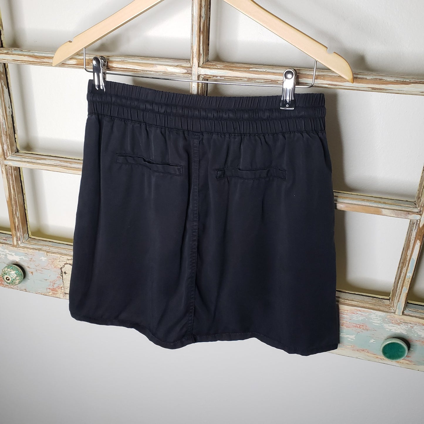 Tinseltown black elastic waist skirt size Medium