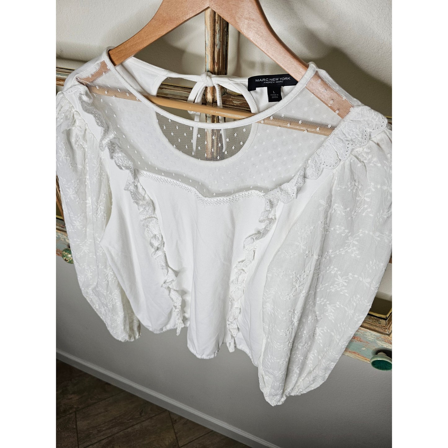 Marc New York White Embroidered long sleeve Blouse size Large
