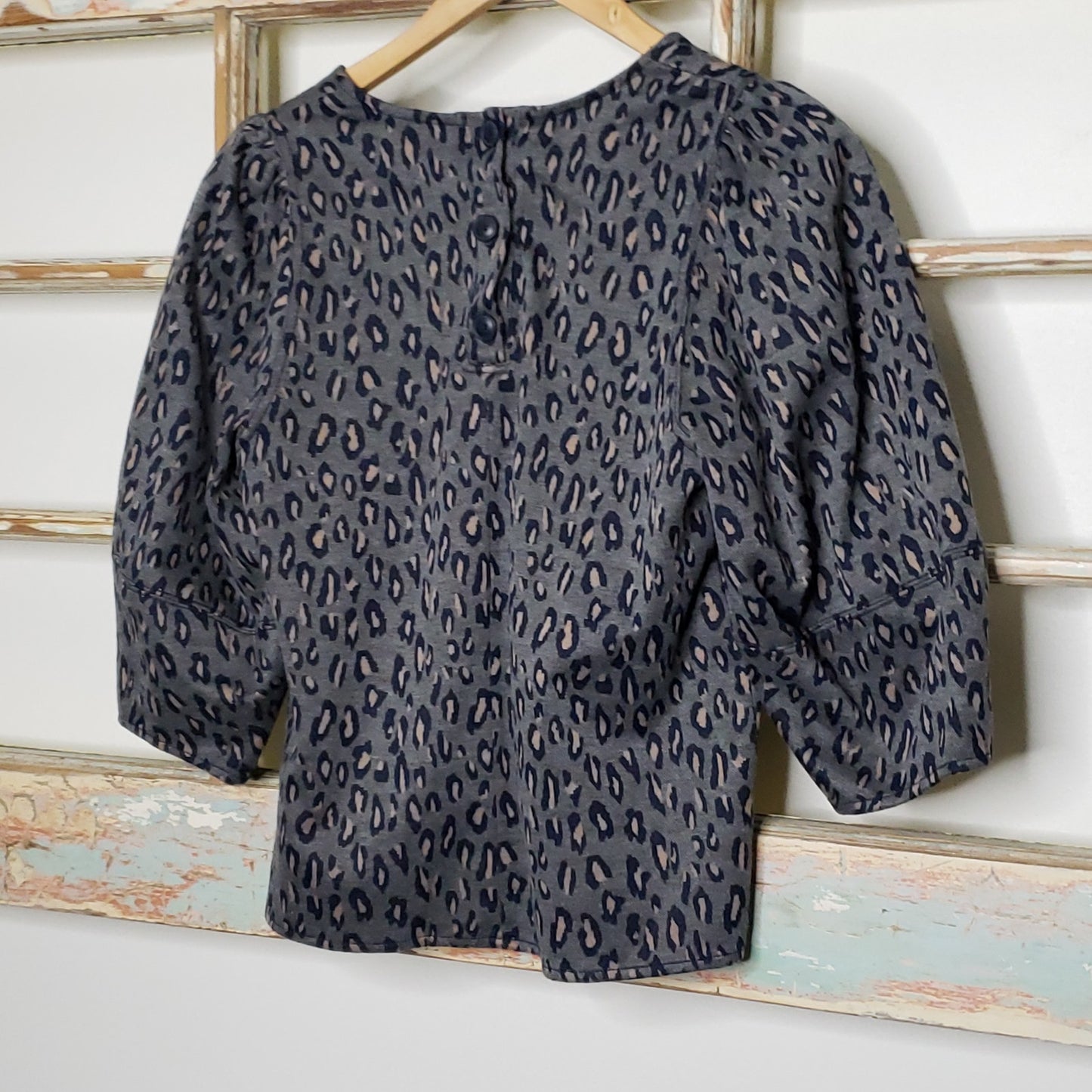 Current Air gray/navy leopard animal print with puff sleeve size XS