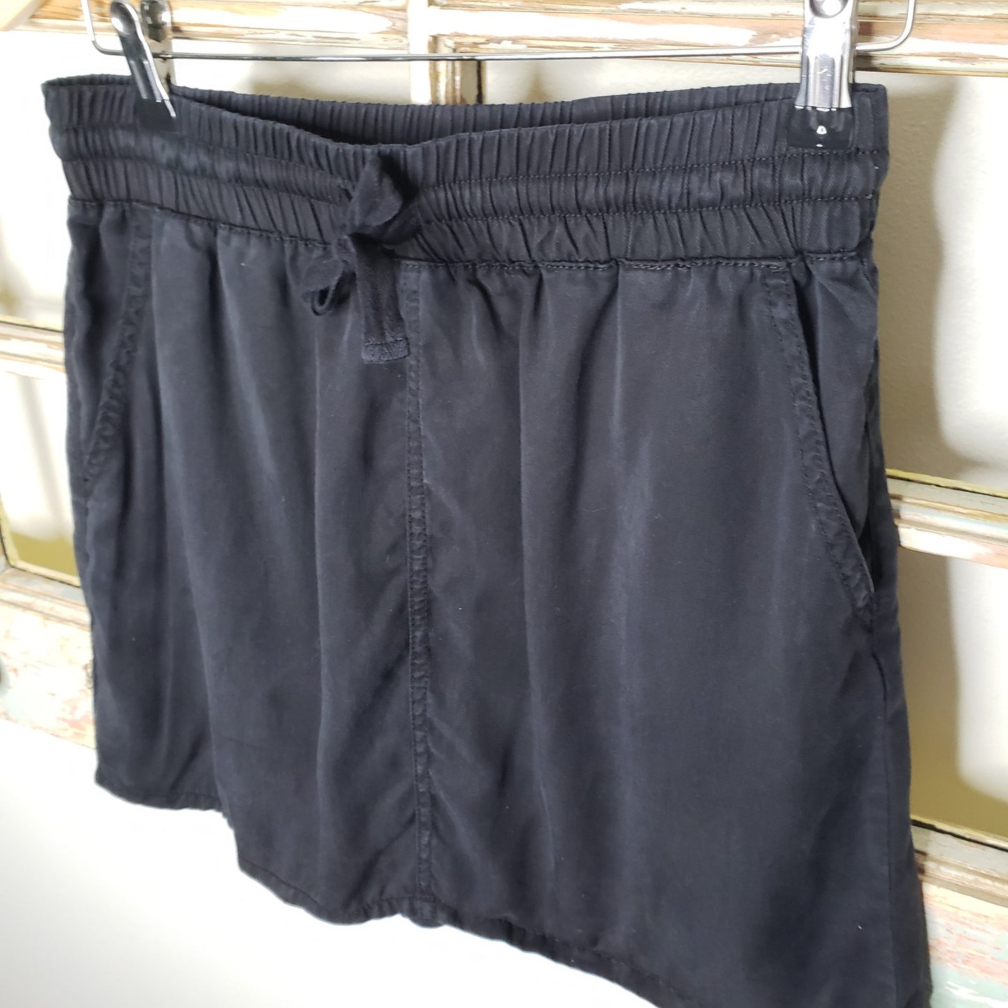 Tinseltown black elastic waist skirt size Medium