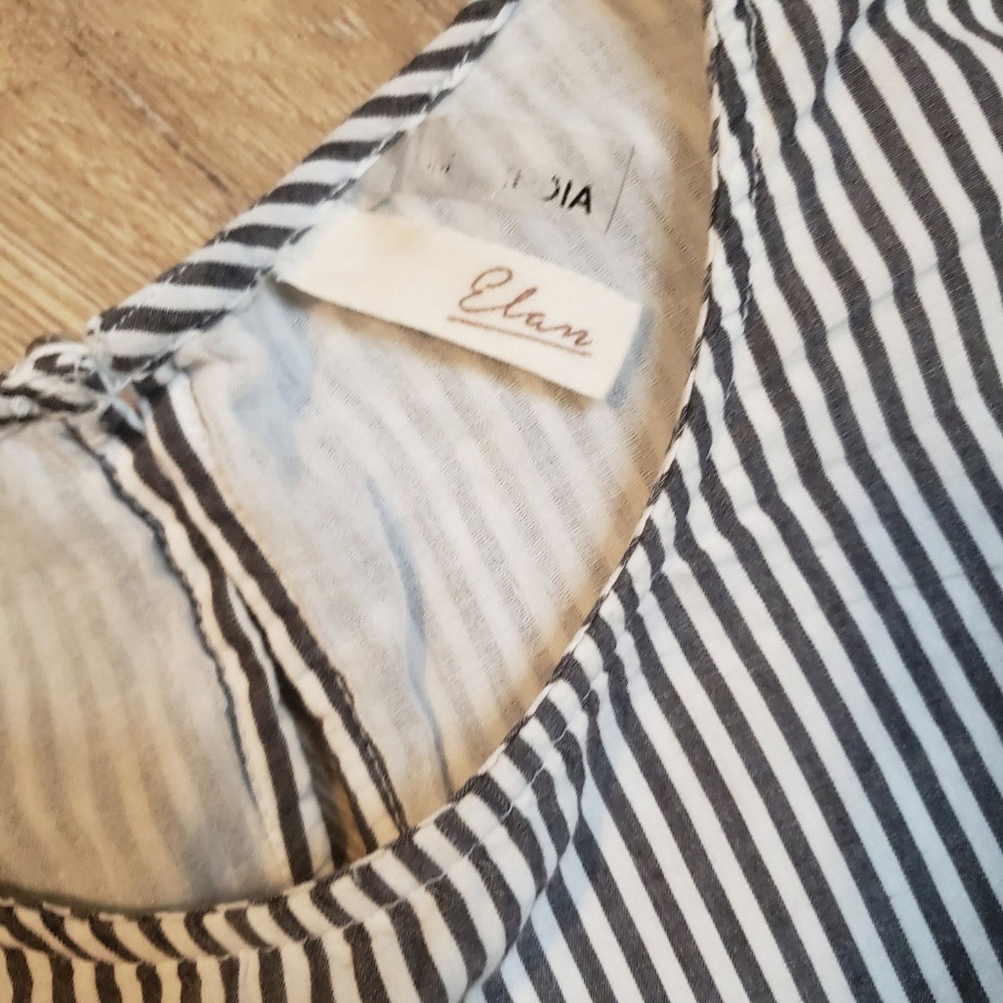 Elan ladies striped light weight top sz. Large