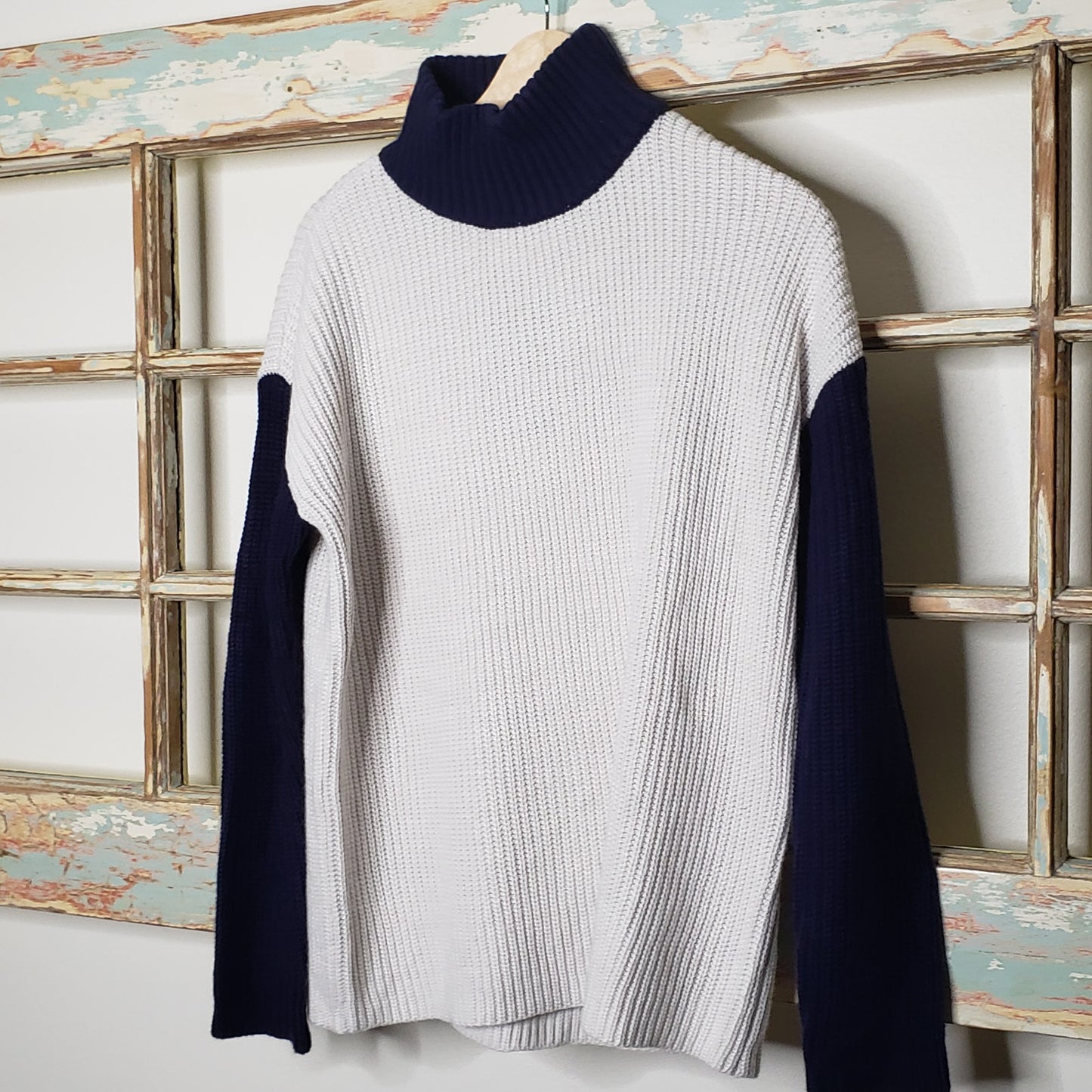 NWT Devotion By Cyrus oversized colorblock navy & white Sweater Size small