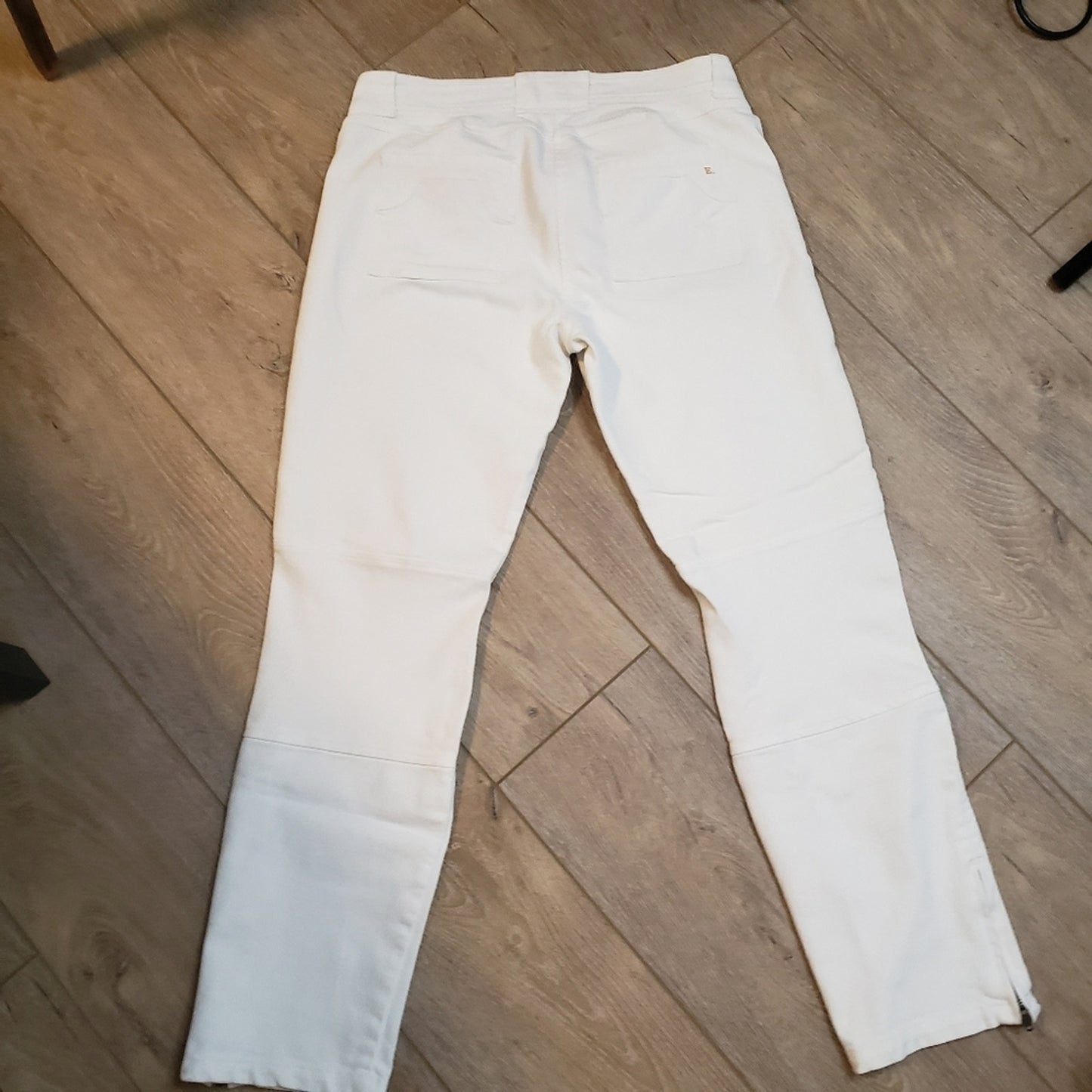 Emerson Fry size 4 Tapered white denim jeans with ankle zipper