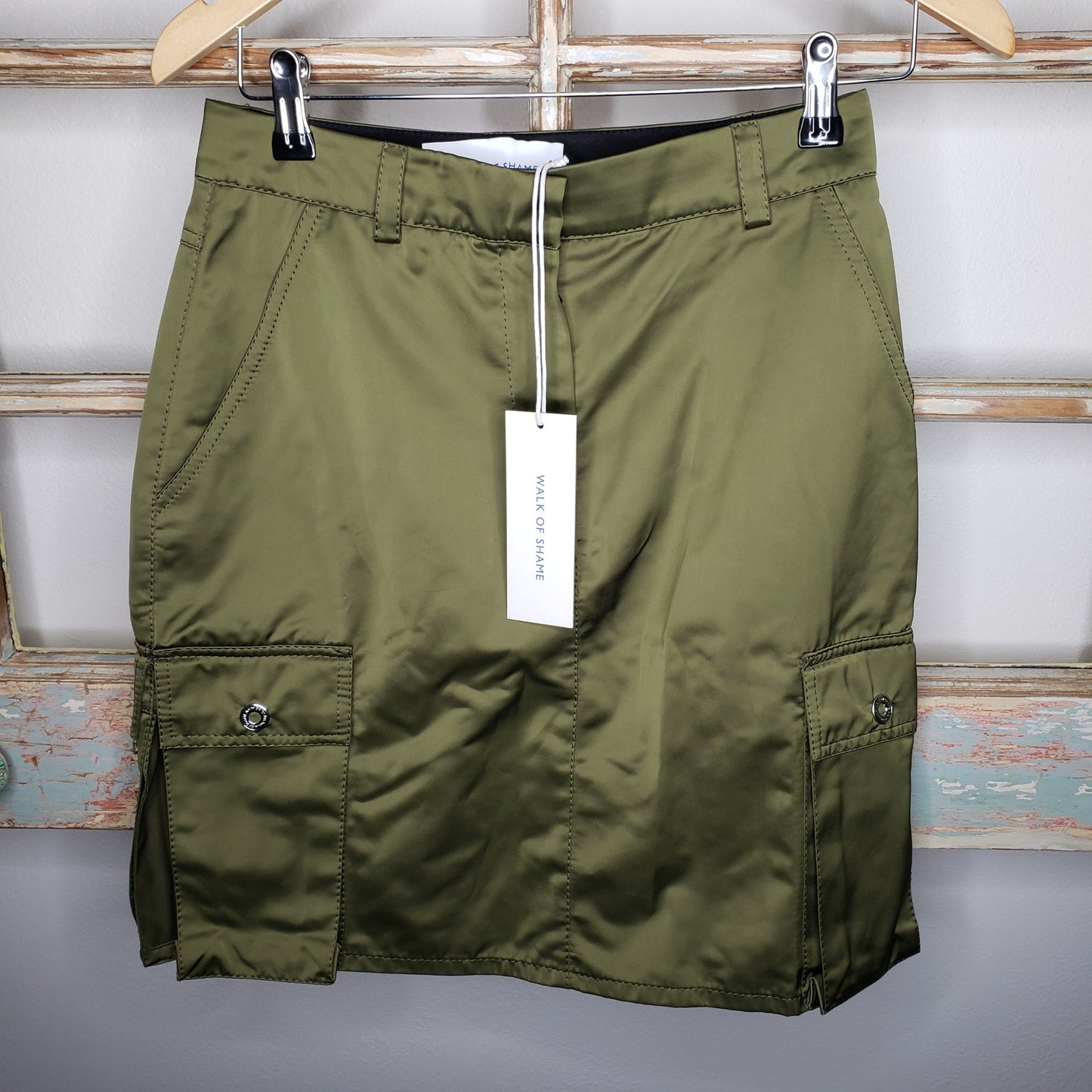 Walk Of Shame NWT Utility skirt with pockets size 6