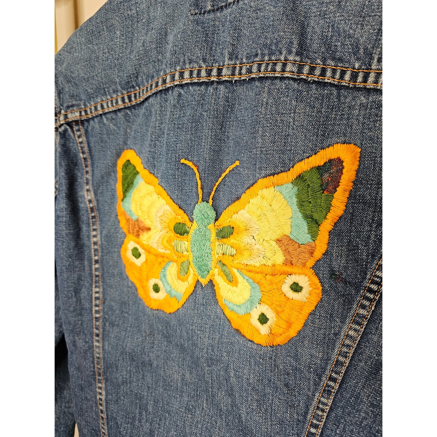 Vintage LEVIS Denim Jacket 1971 with embroidery Ladies size S/M