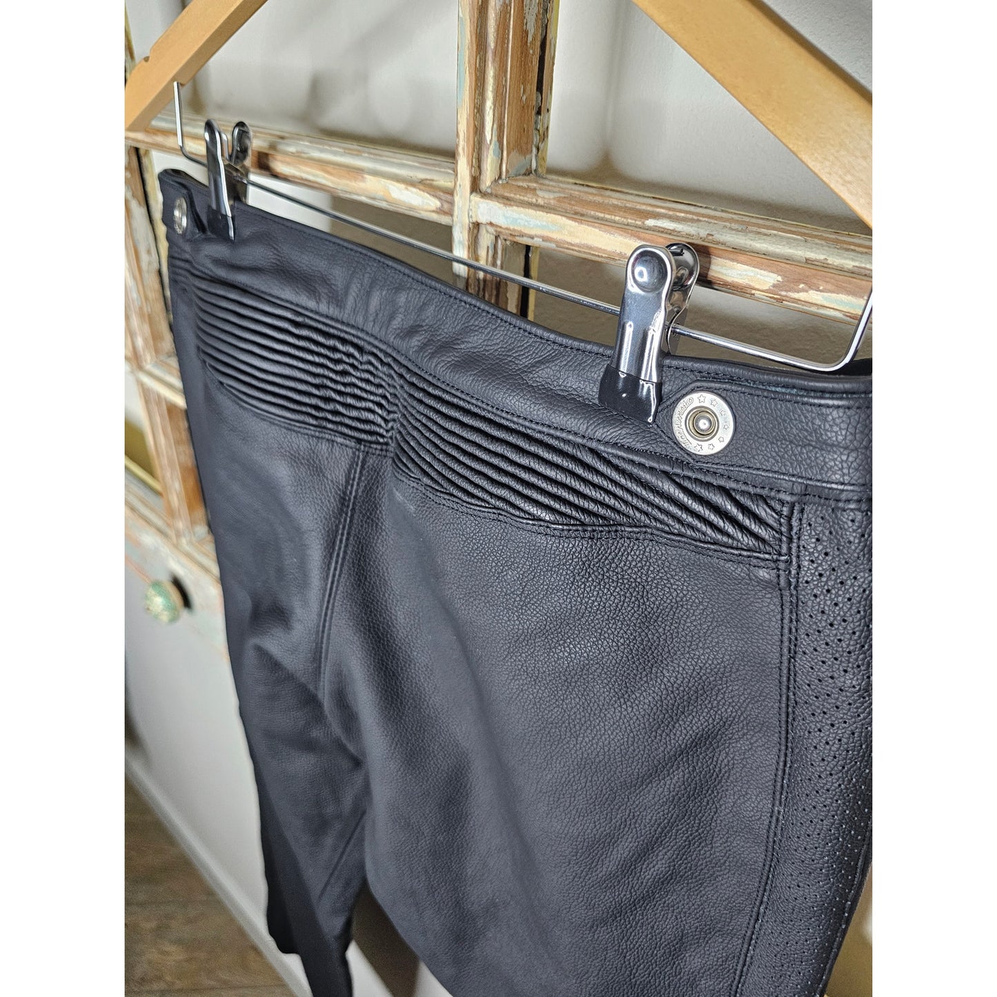 Icon Hella Ladies Motorcycle Street Riding Leather Pants size 9
