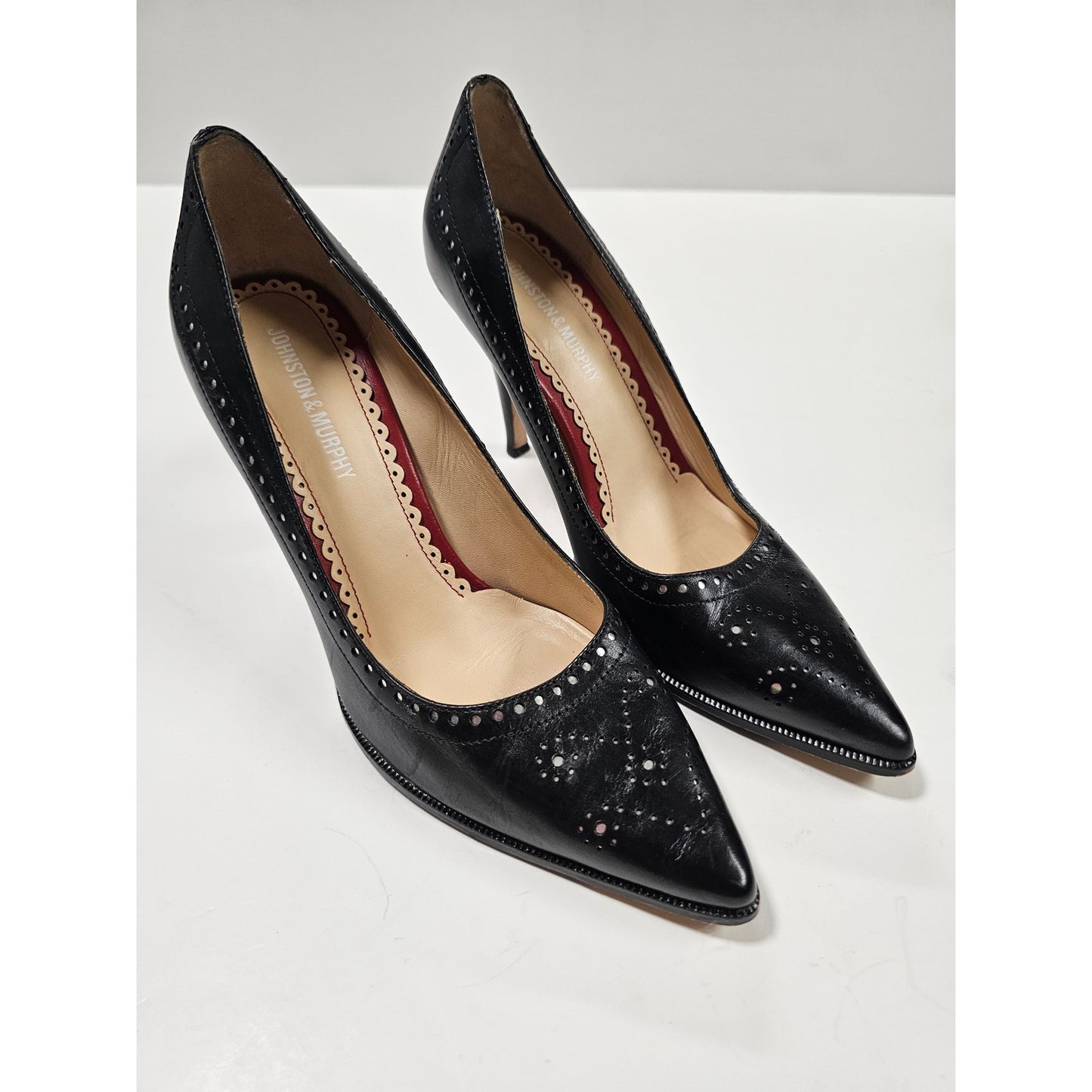 NWOB Johnston & Murphy Black Leather Heels Ladies size 6.5