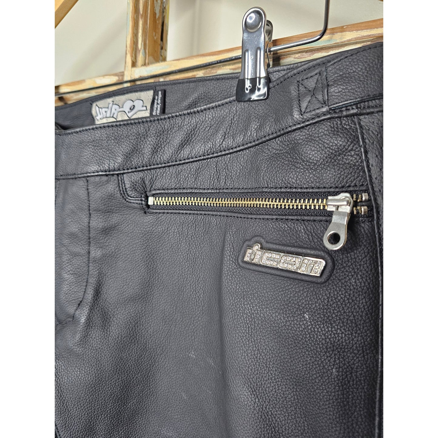 Icon Hella Ladies Motorcycle Street Riding Leather Pants size 9