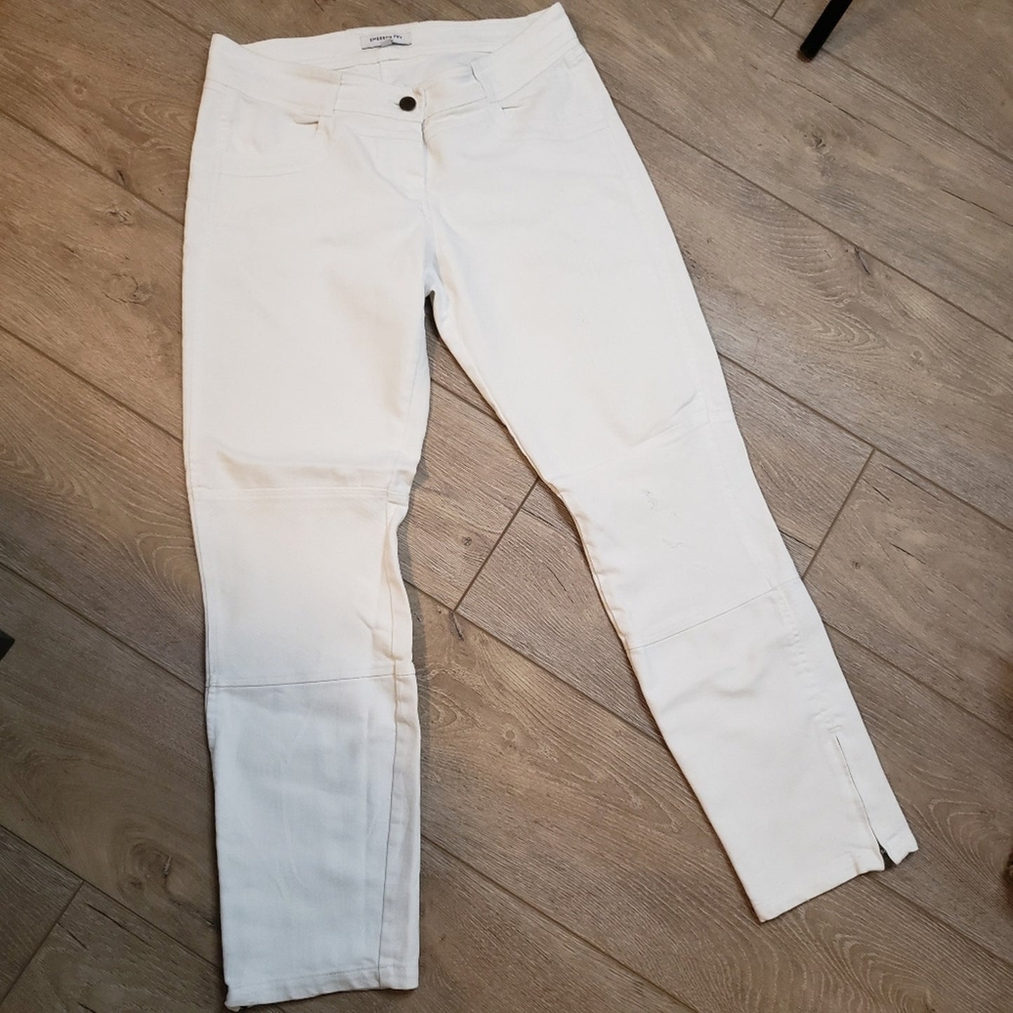 Emerson Fry size 4 Tapered white denim jeans with ankle zipper