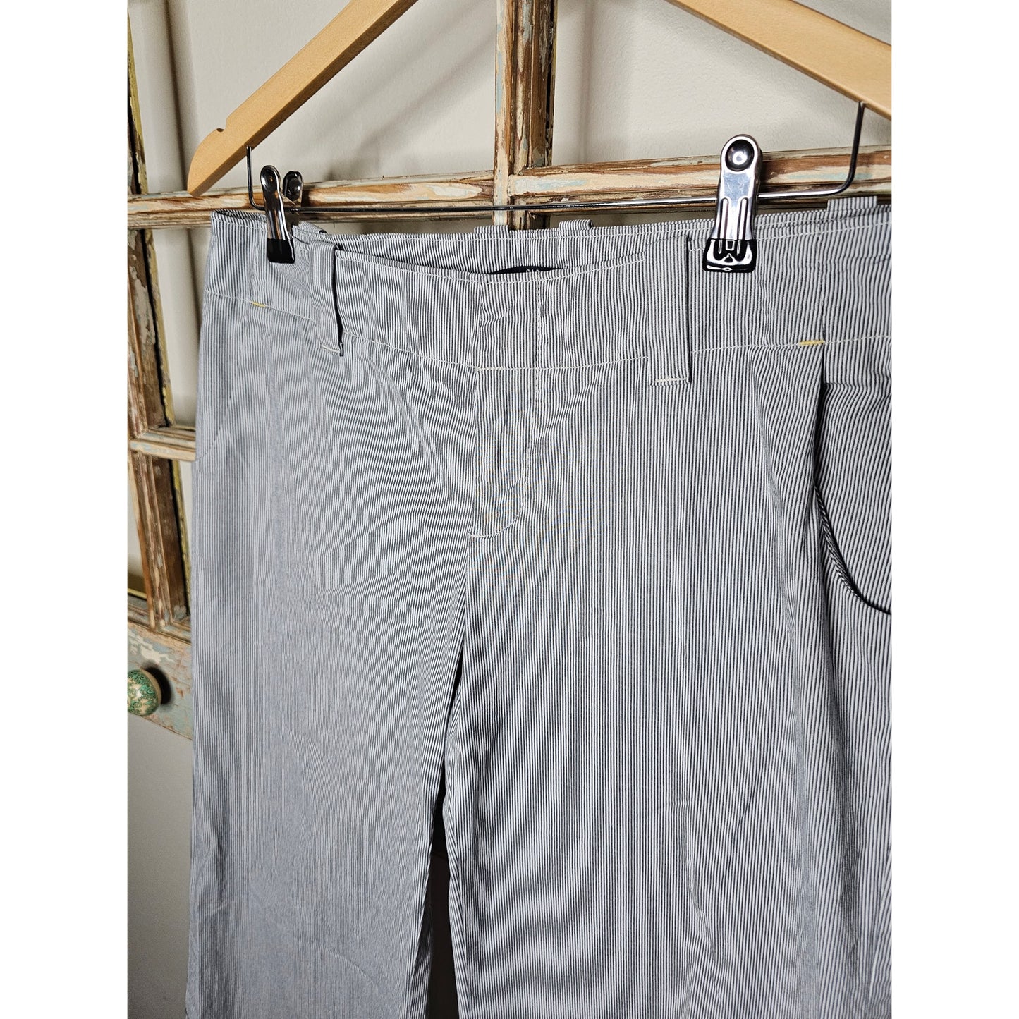 Gap Wide Leg Chino Style Pants Railroad stripe Ladies size 8 Long